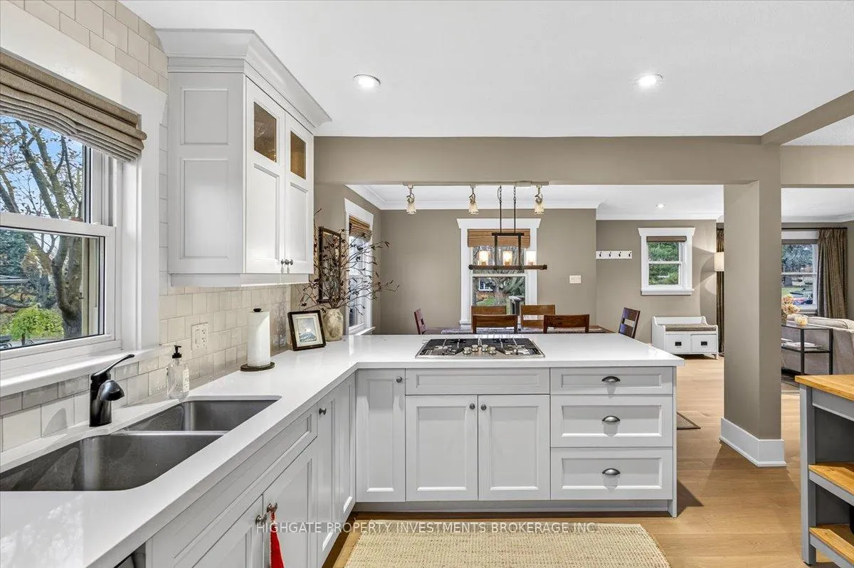 Photo 16 of 75 Dundonald Street N, Barrie, Codrington — HOMEH