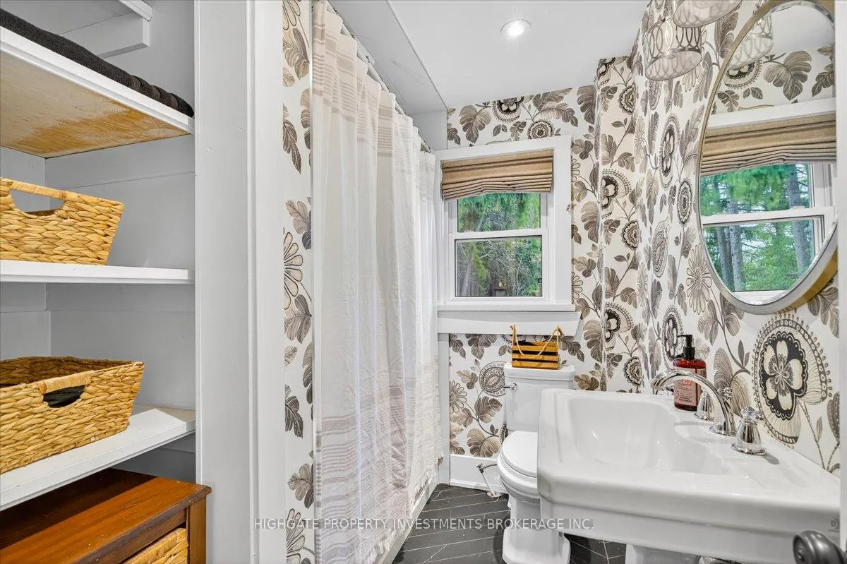 Photo 25 of 75 Dundonald Street N, Barrie, Codrington — HOMEH