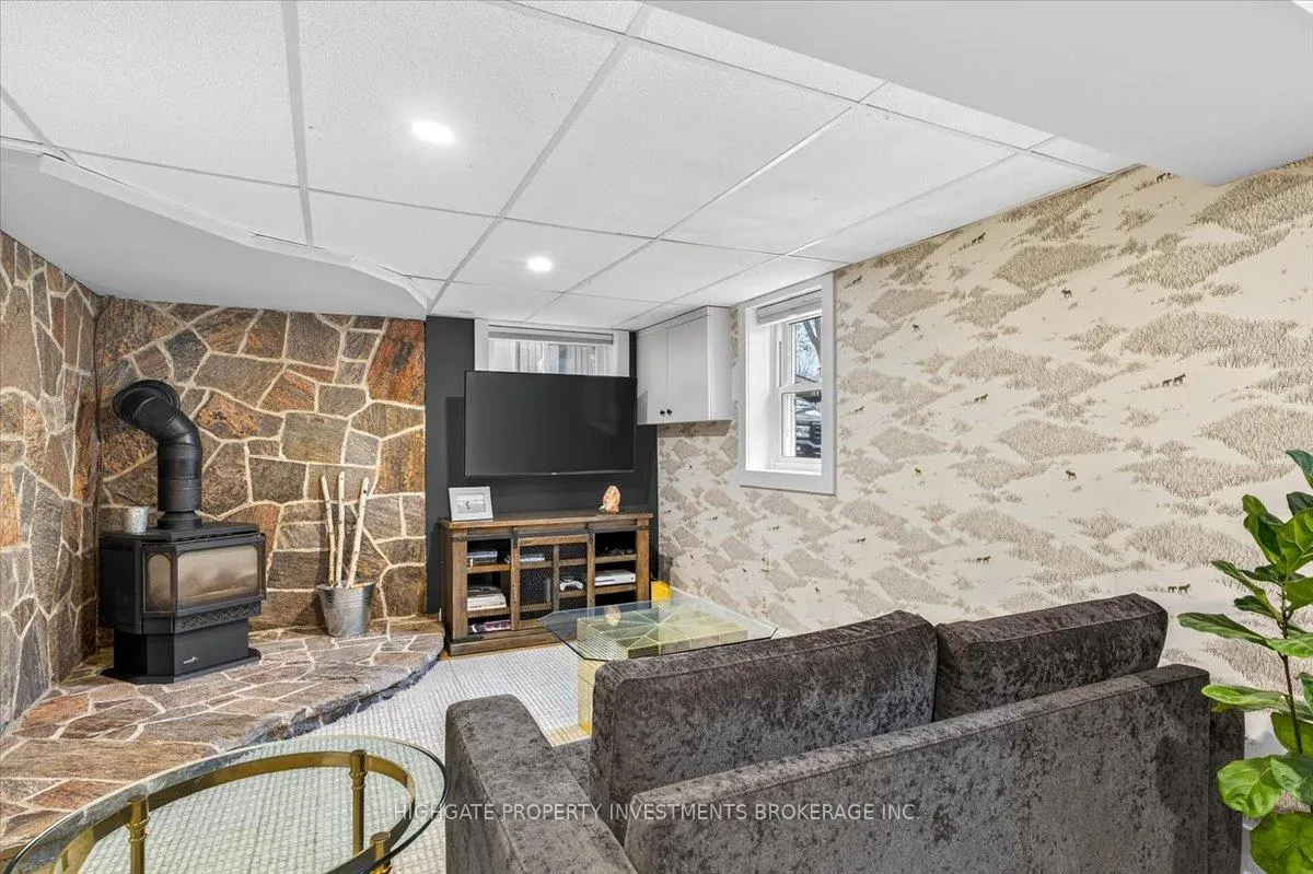 Photo 30 of 75 Dundonald Street N, Barrie, Codrington — HOMEH