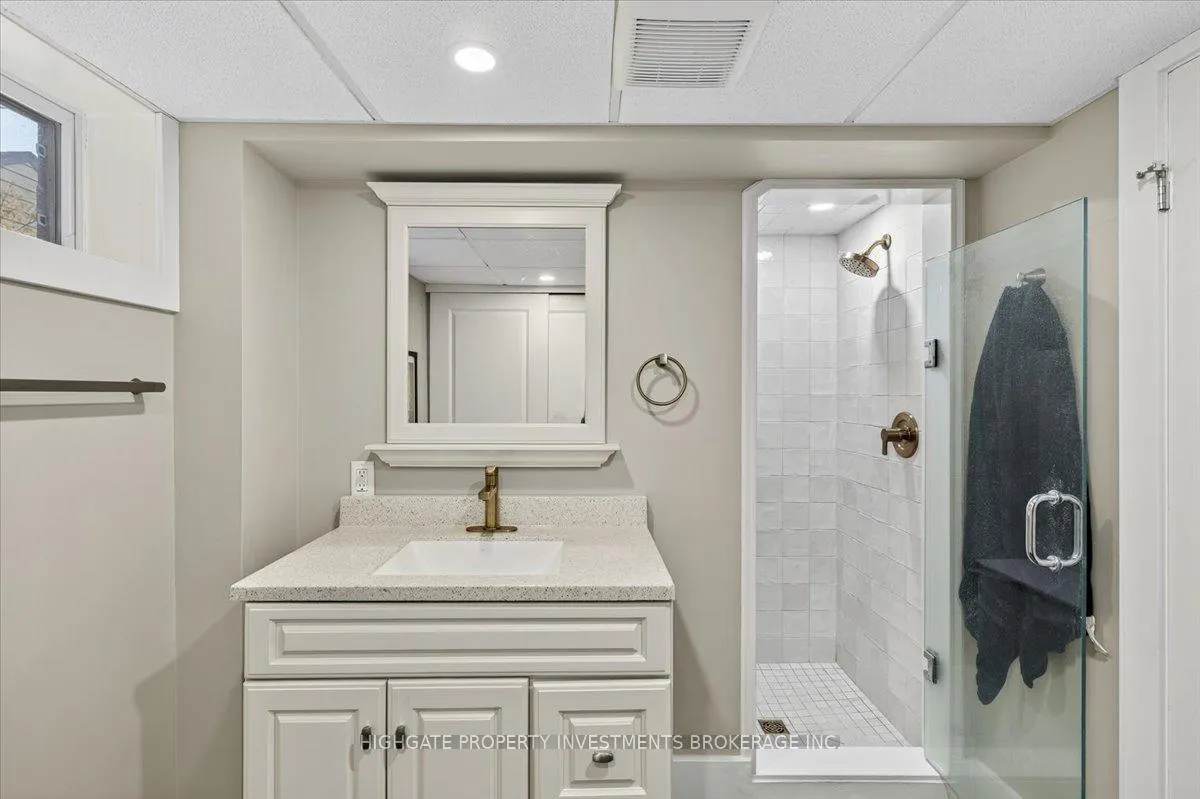 Photo 38 of 75 Dundonald Street N, Barrie, Codrington — HOMEH