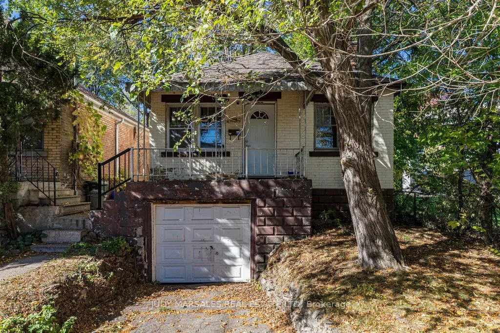 Photo 2 of 132 Tope Crescent, Hamilton, Westdale — HOMEH