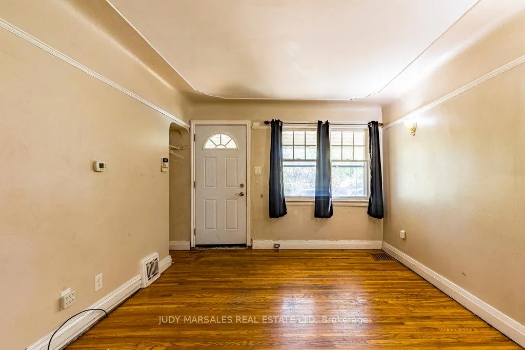 Photo 4 of 132 Tope Crescent, Hamilton, Westdale — HOMEH