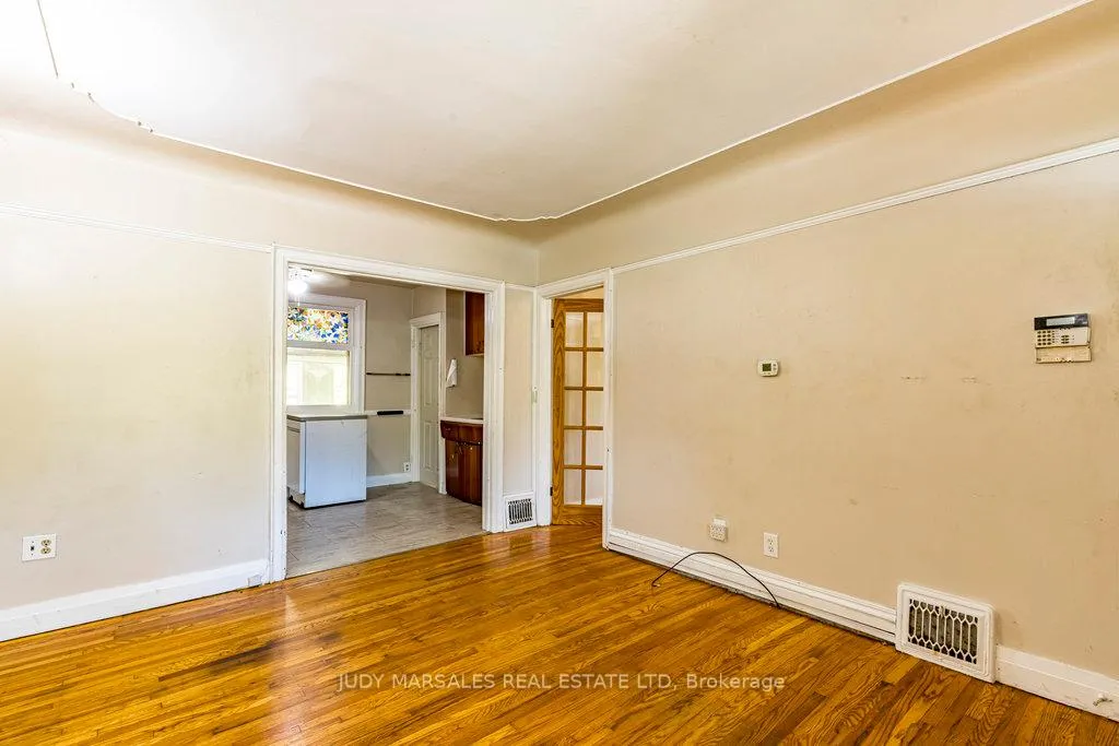 Photo 5 of 132 Tope Crescent, Hamilton, Westdale — HOMEH