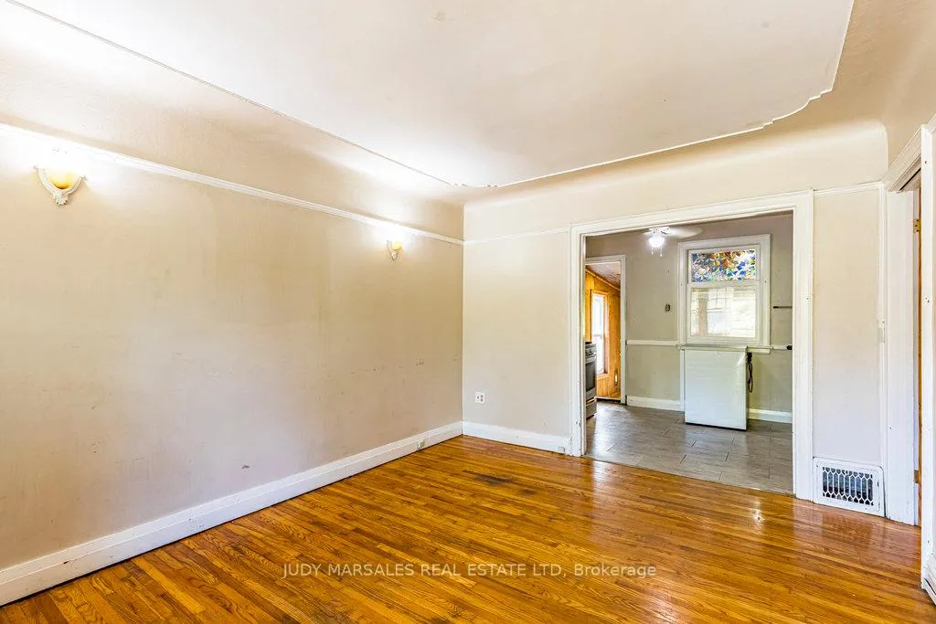 Photo 6 of 132 Tope Crescent, Hamilton, Westdale — HOMEH