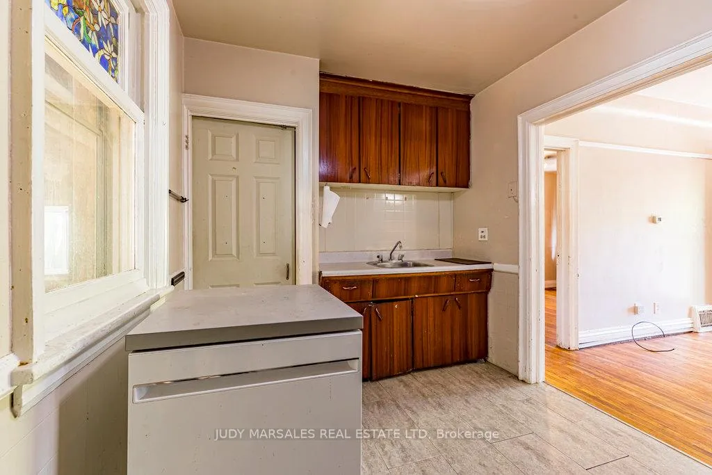 Photo 10 of 132 Tope Crescent, Hamilton, Westdale — HOMEH