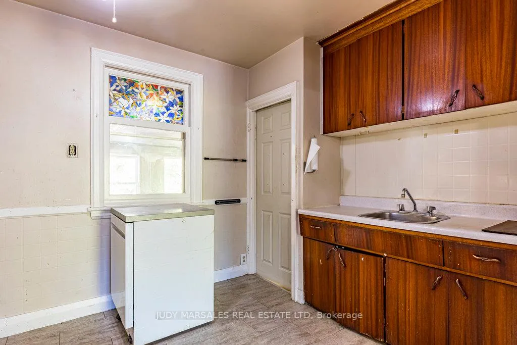 Photo 12 of 132 Tope Crescent, Hamilton, Westdale — HOMEH