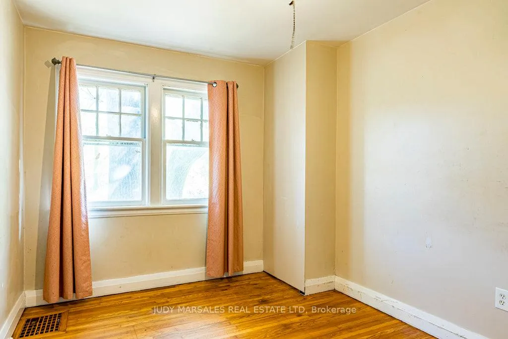 Photo 15 of 132 Tope Crescent, Hamilton, Westdale — HOMEH
