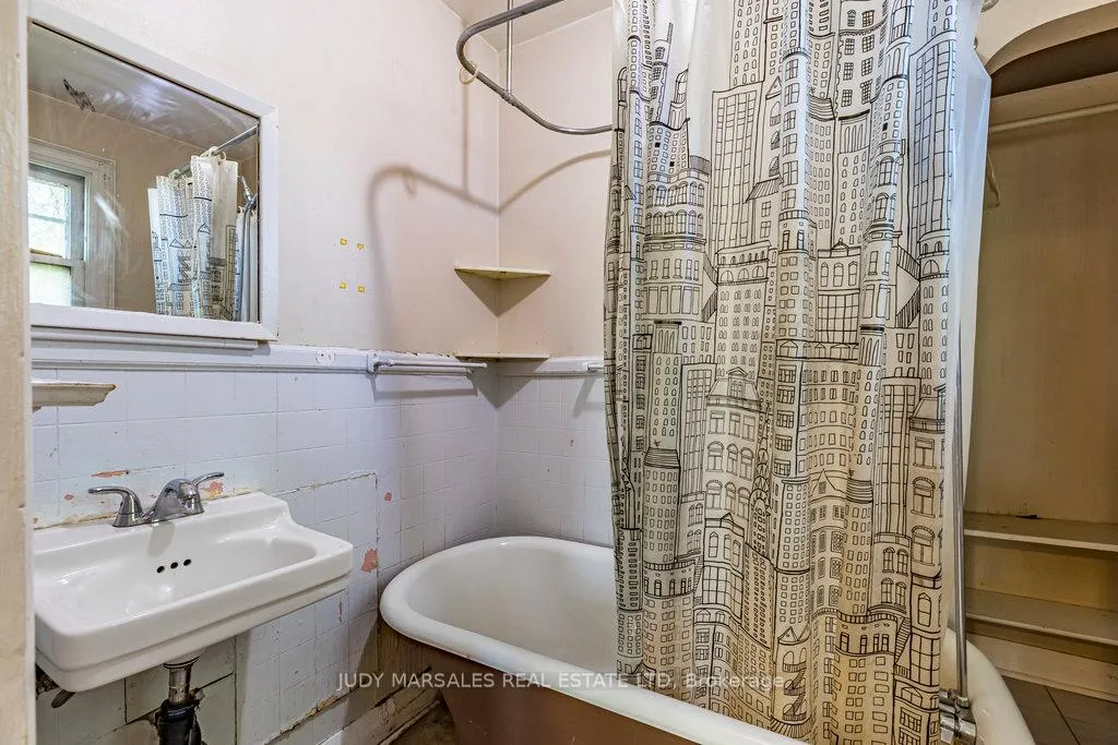 Photo 19 of 132 Tope Crescent, Hamilton, Westdale — HOMEH