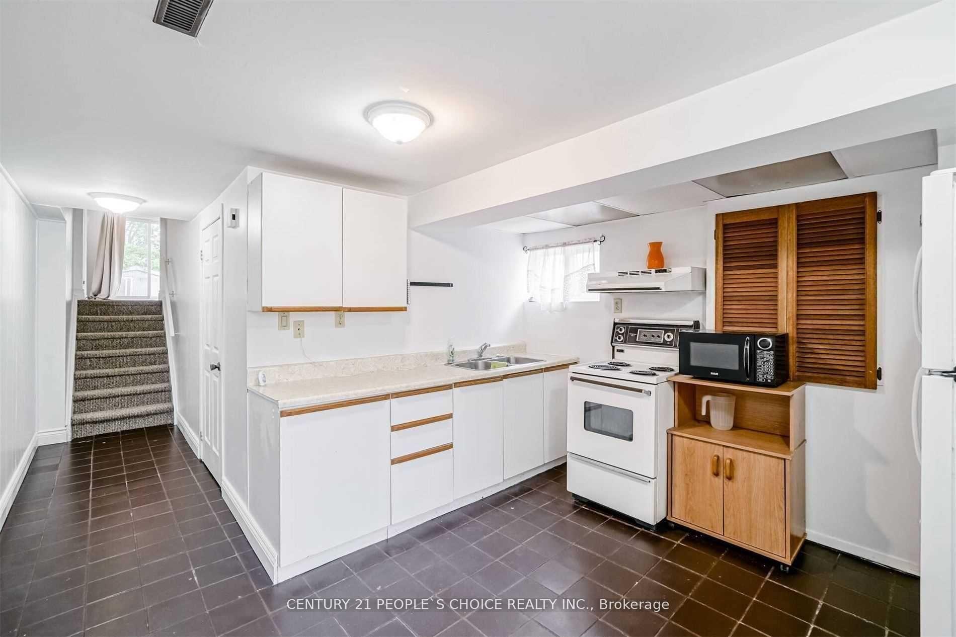 Photo 3 of Unit (lower), 58 Camberley Crescent, Brampton, Brampton North — HOMEH