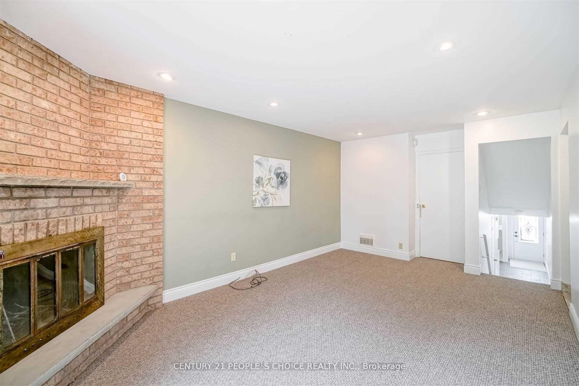Photo 4 of Unit (lower), 58 Camberley Crescent, Brampton, Brampton North — HOMEH
