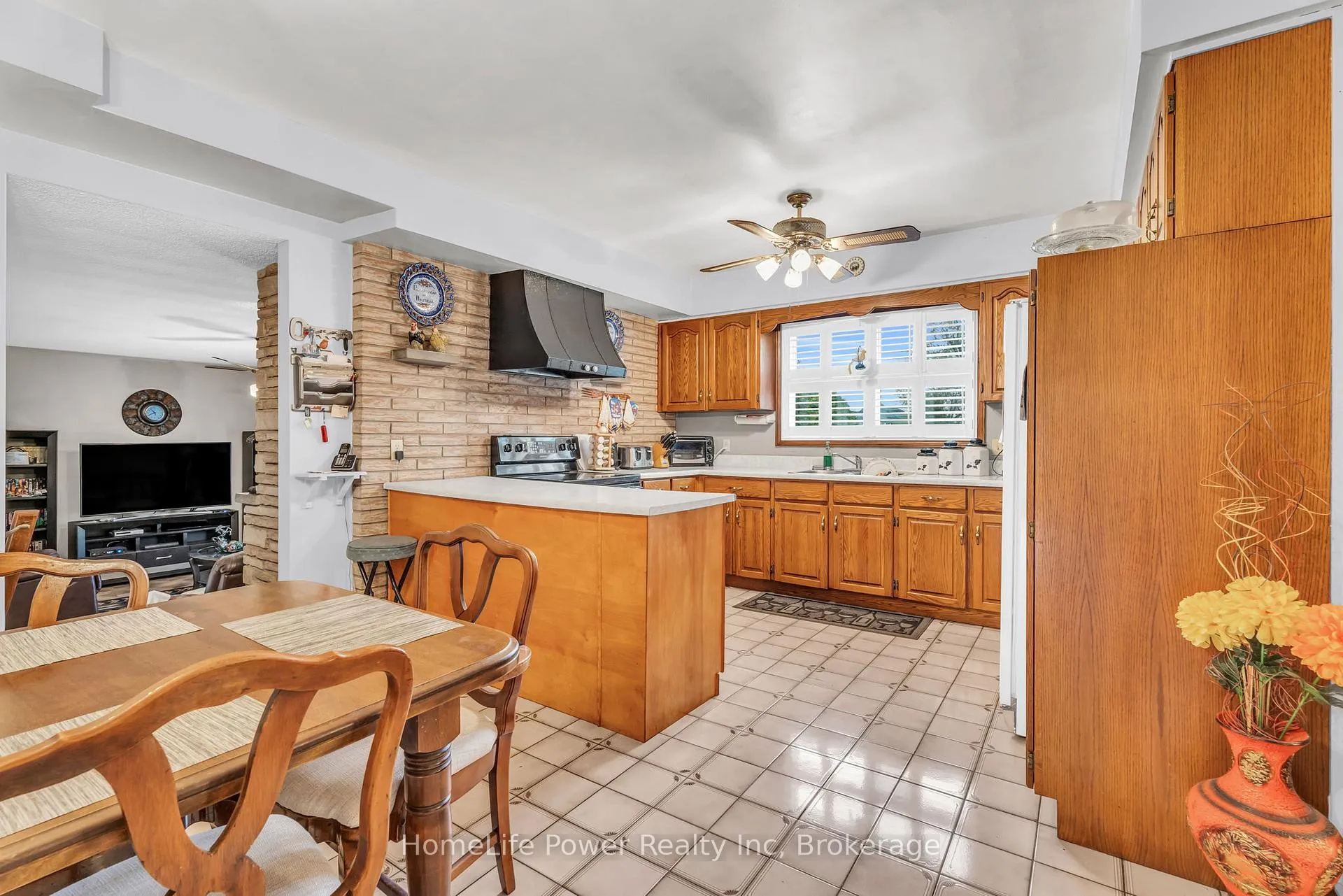 Photo 14 of 6 Leckie Avenue, Hamilton, Stoney Creek Mountain — HOMEH