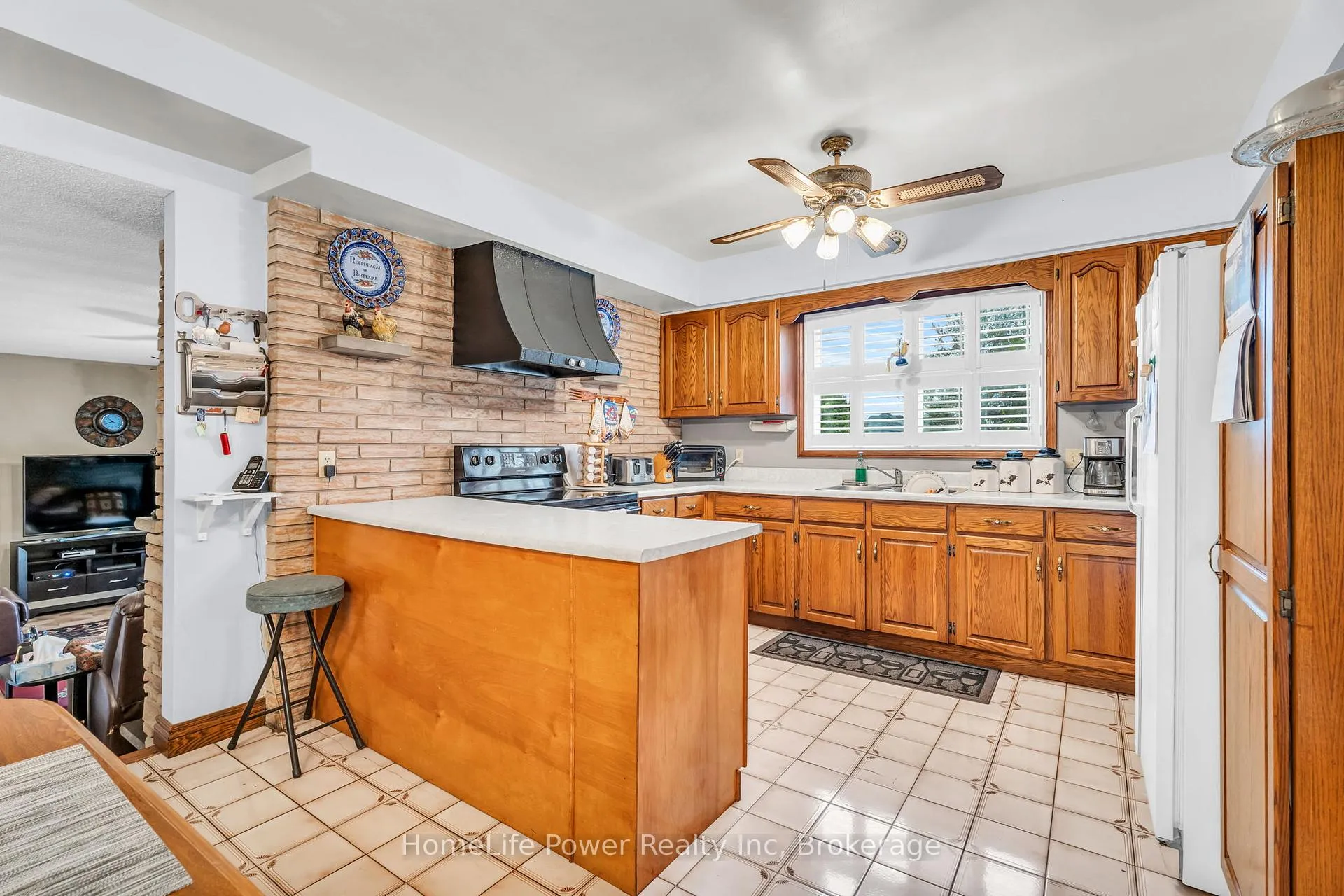 Photo 15 of 6 Leckie Avenue, Hamilton, Stoney Creek Mountain — HOMEH