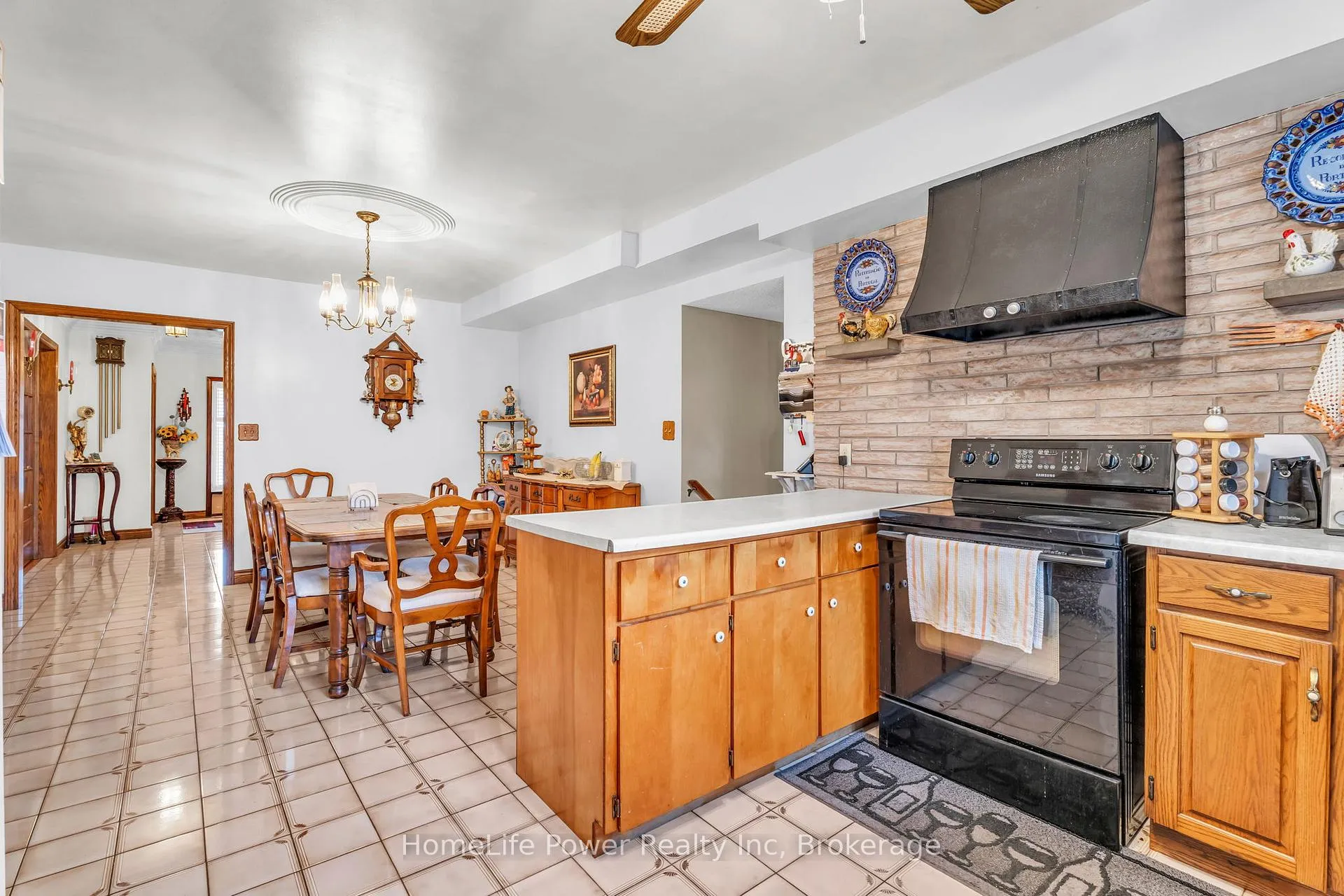 Photo 17 of 6 Leckie Avenue, Hamilton, Stoney Creek Mountain — HOMEH