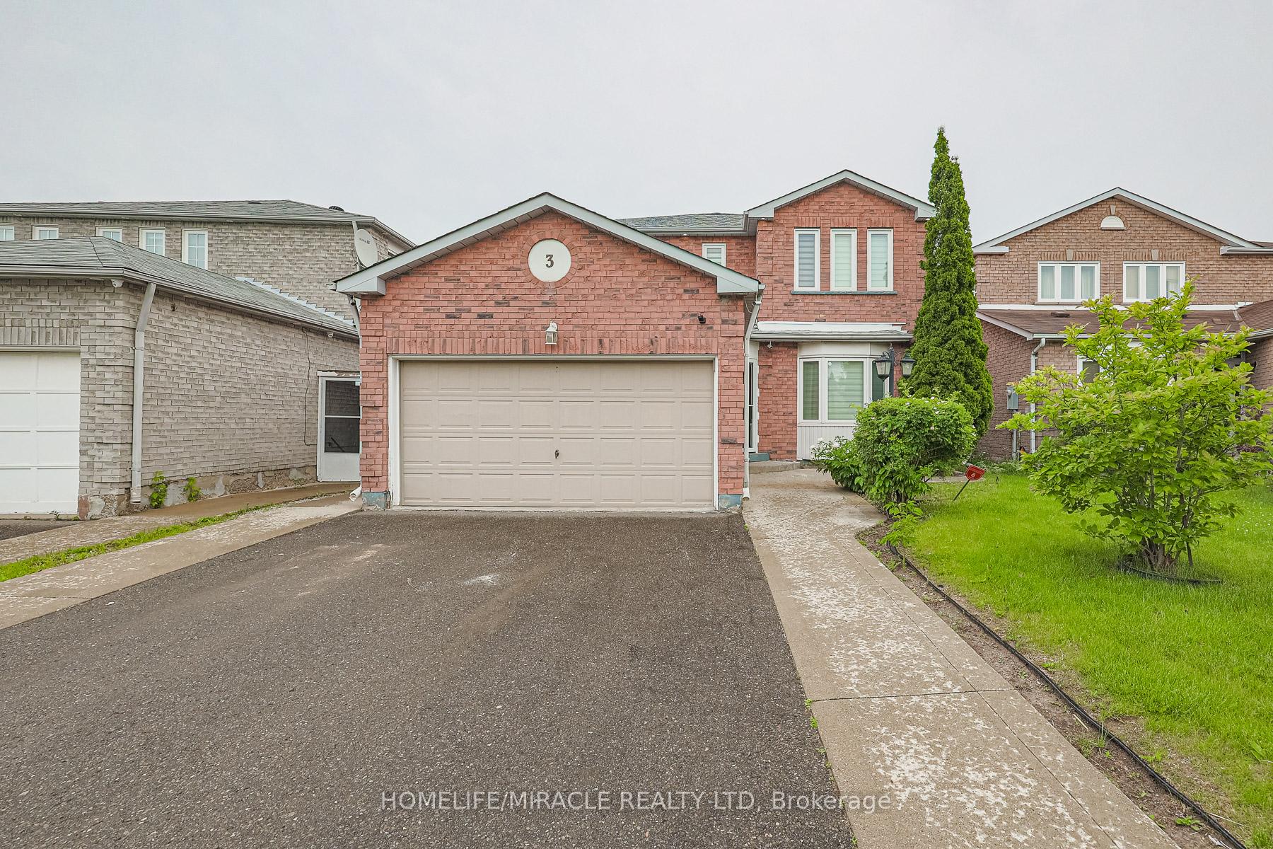 Front of Unit Upper, 3 Hawkway Court