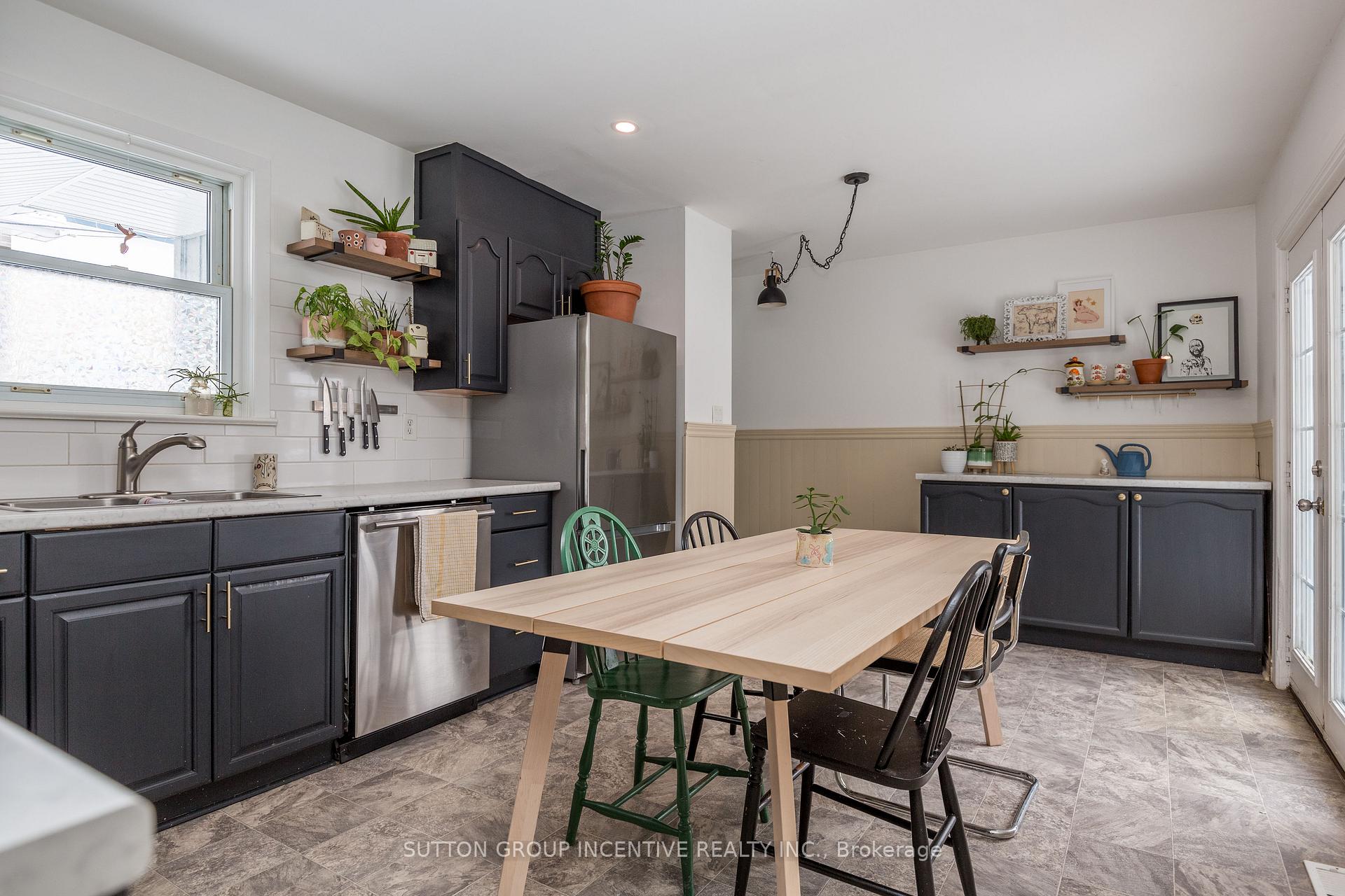 Photo 10 of 75 Queen Street, Barrie, Codrington — HOMEH