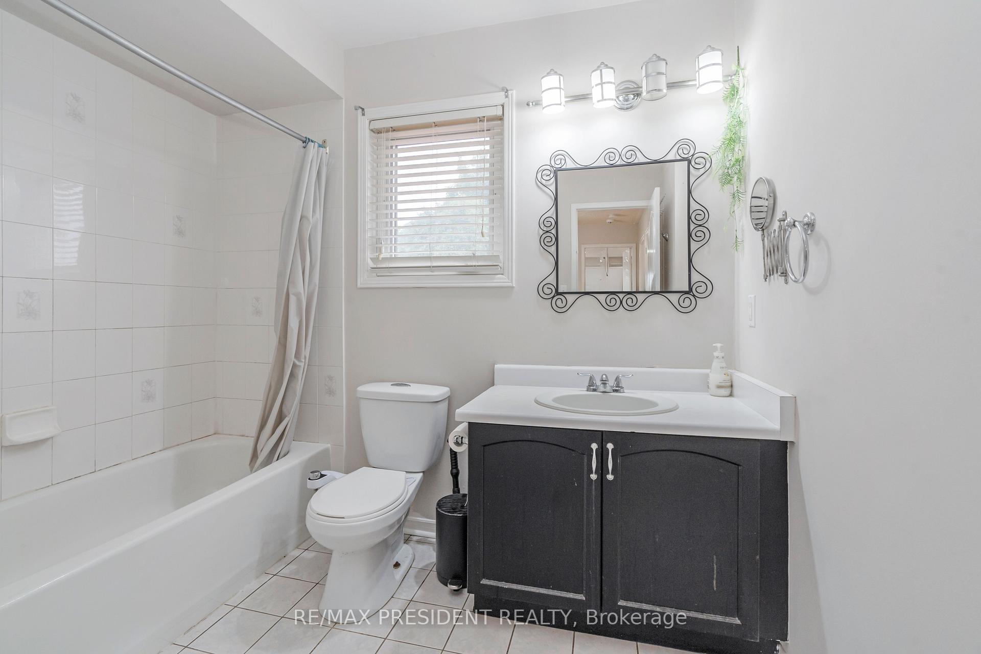 Photo 2 of 41 Rangeland Road, Brampton, Sandringham-Wellington — HOMEH