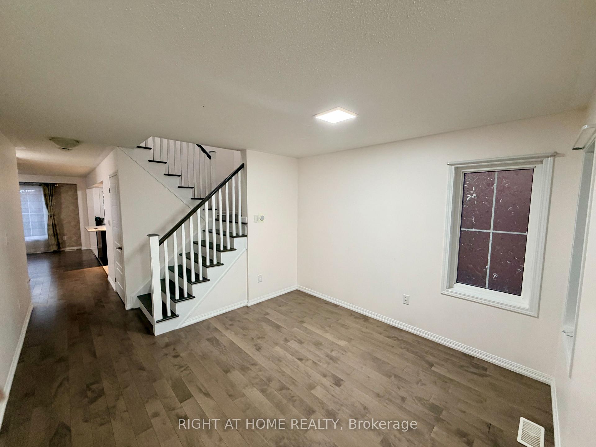 Photo 2 of 19 Klemscott Road, Brampton, Northwest Brampton — HOMEH