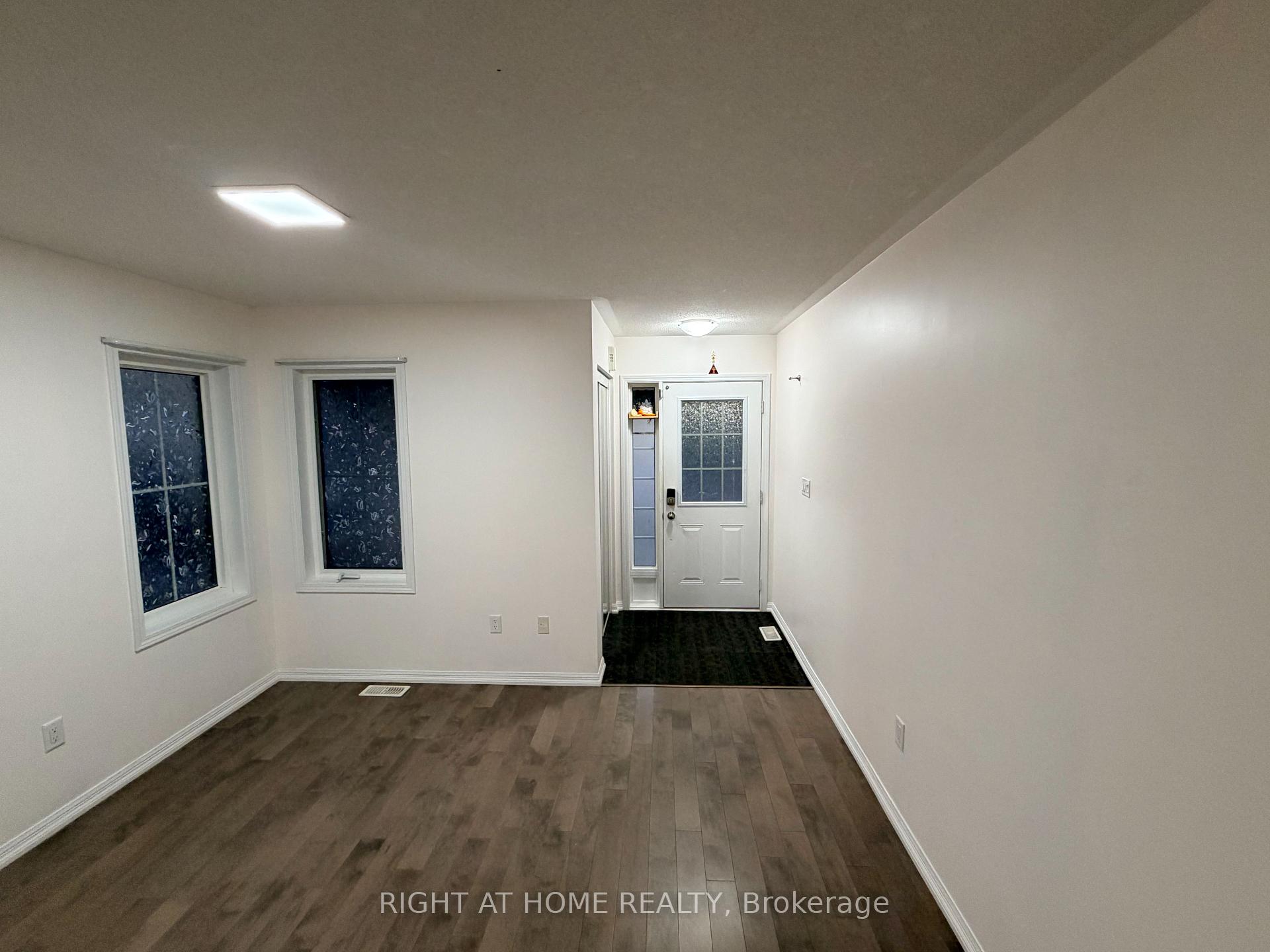 Photo 3 of 19 Klemscott Road, Brampton, Northwest Brampton — HOMEH