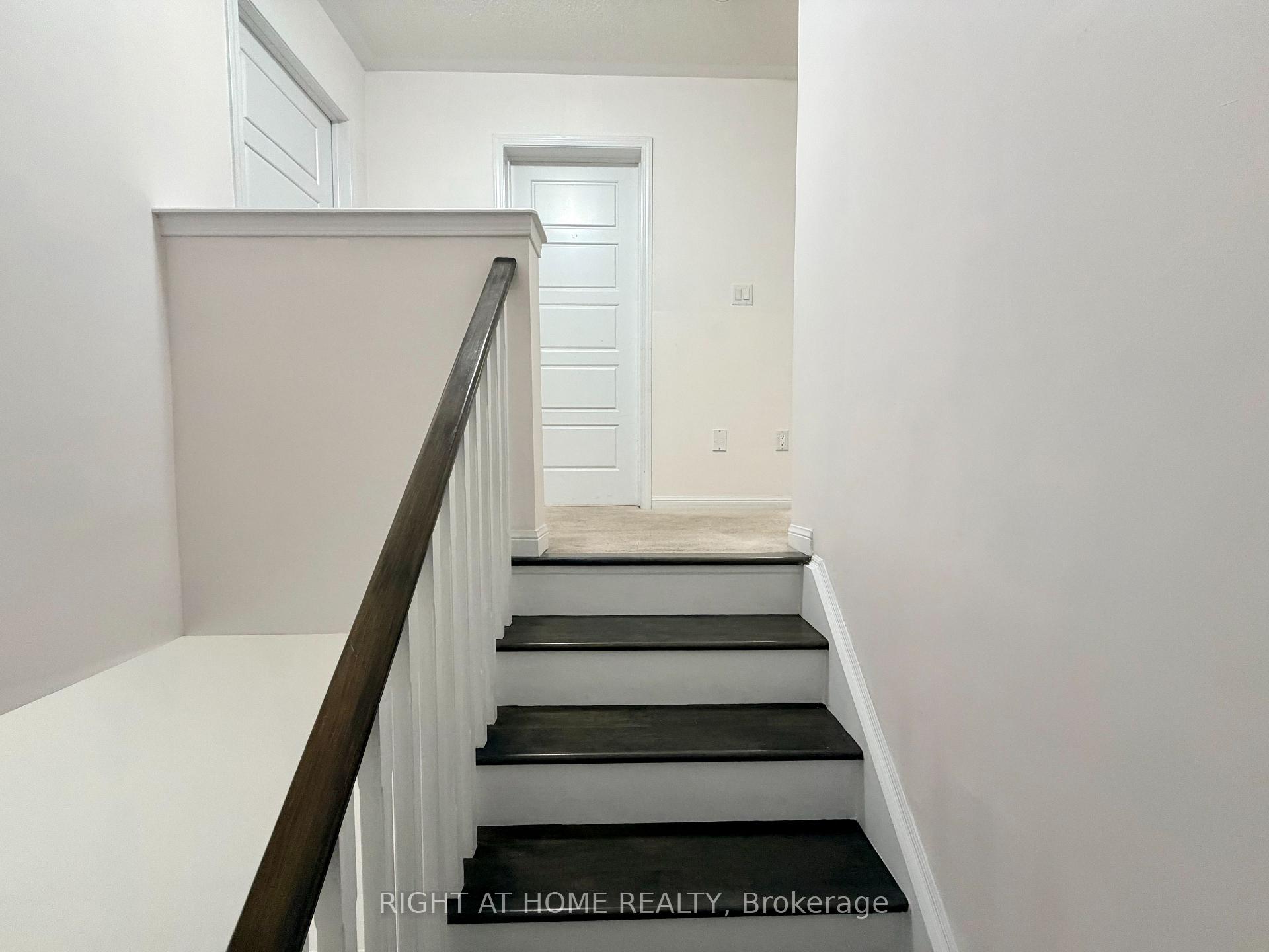 Photo 6 of 19 Klemscott Road, Brampton, Northwest Brampton — HOMEH