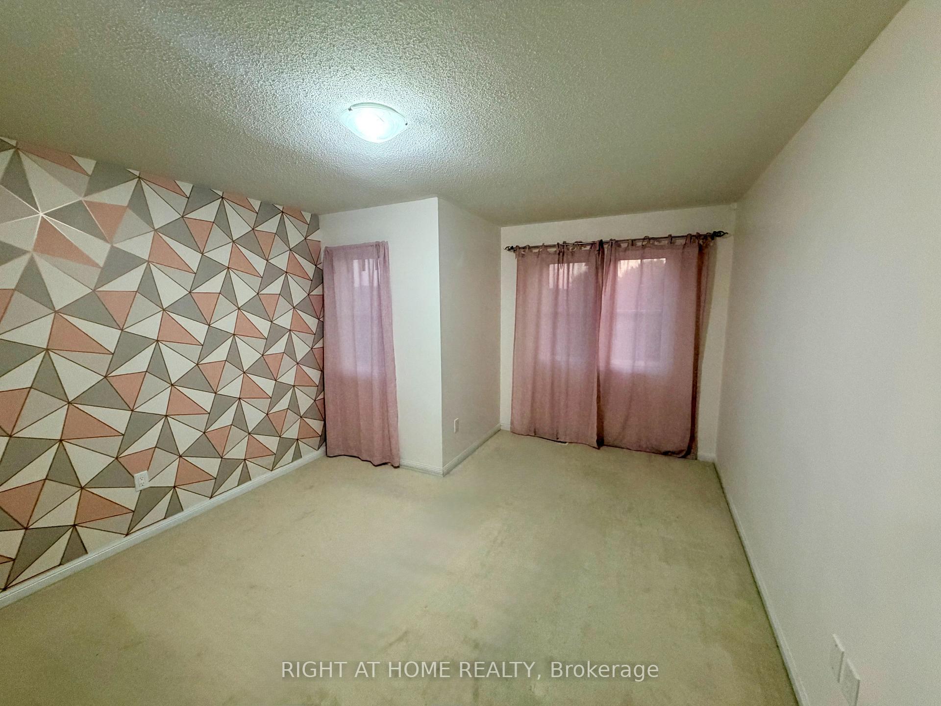 Photo 12 of 19 Klemscott Road, Brampton, Northwest Brampton — HOMEH
