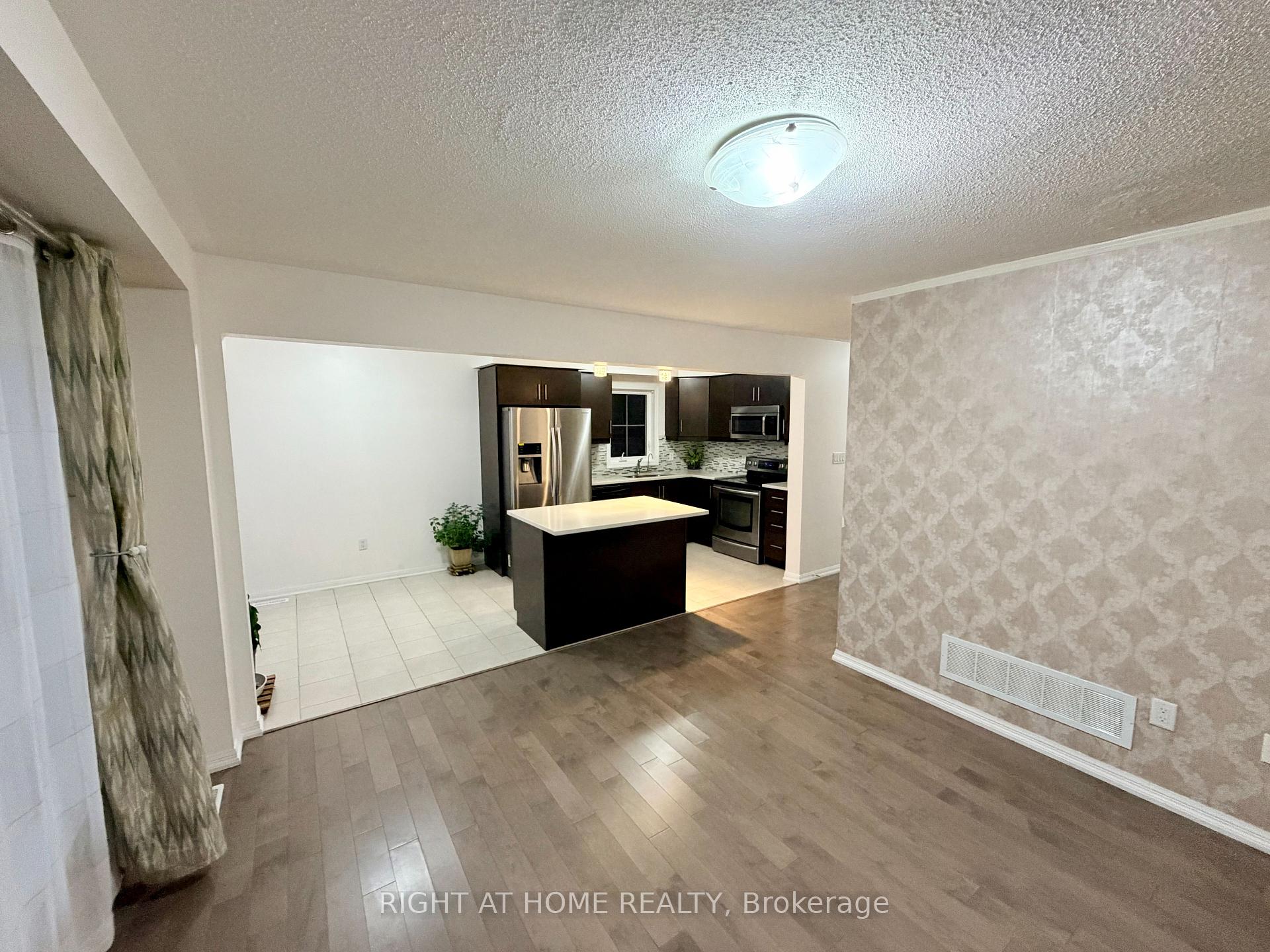 Photo 13 of 19 Klemscott Road, Brampton, Northwest Brampton — HOMEH
