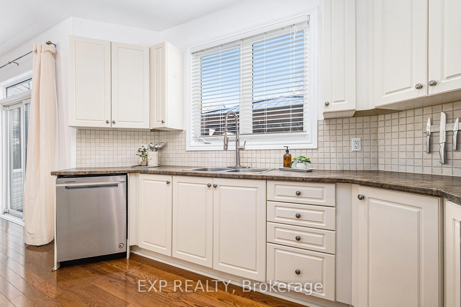 Photo 13 of 2174 Sunset Cove Circle, Ottawa, Barrhaven - Half Moon Bay — HOMEH