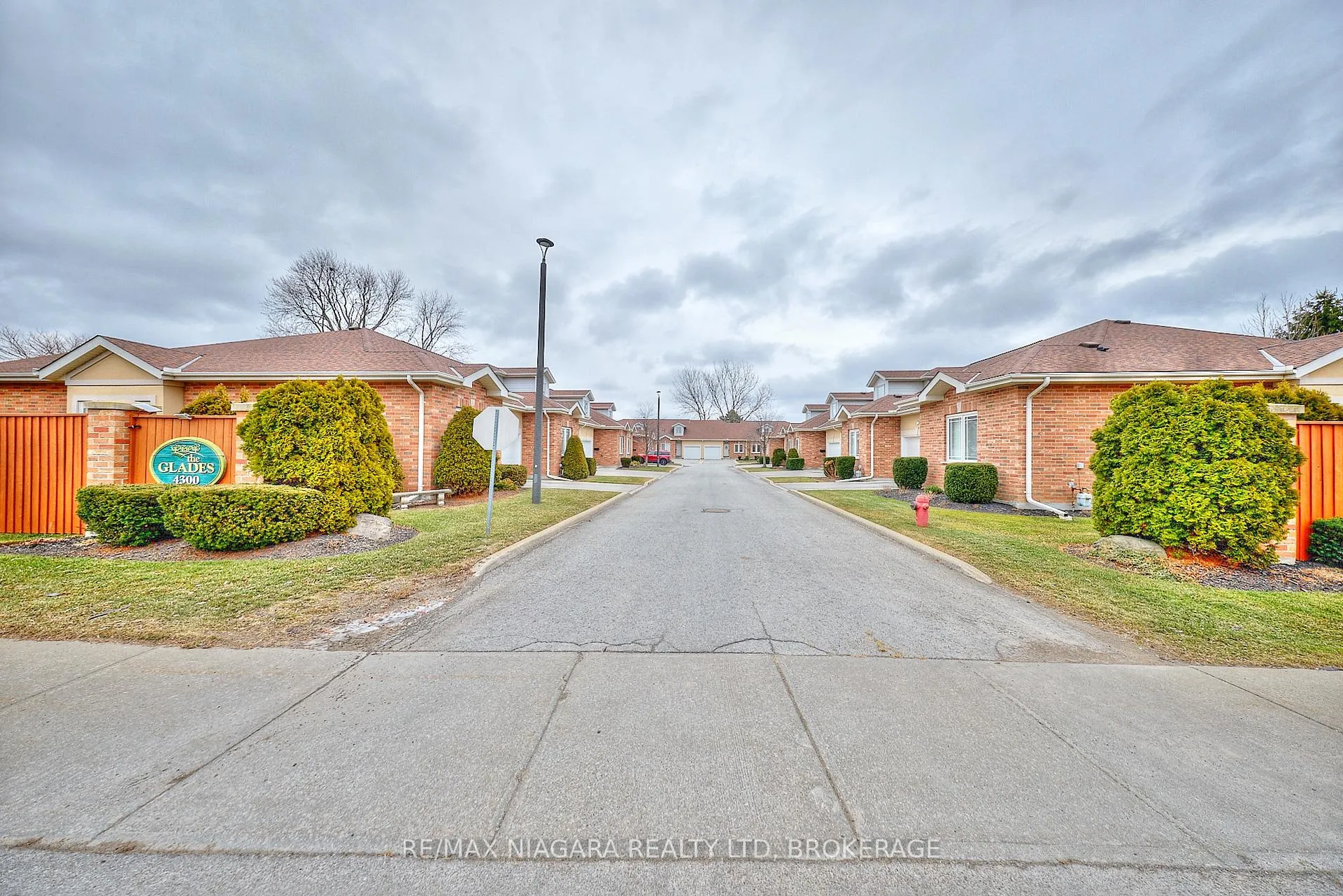 Photo 1 of Unit 10, 4300 Kalar Road, Niagara Falls, Ascot — HOMEH