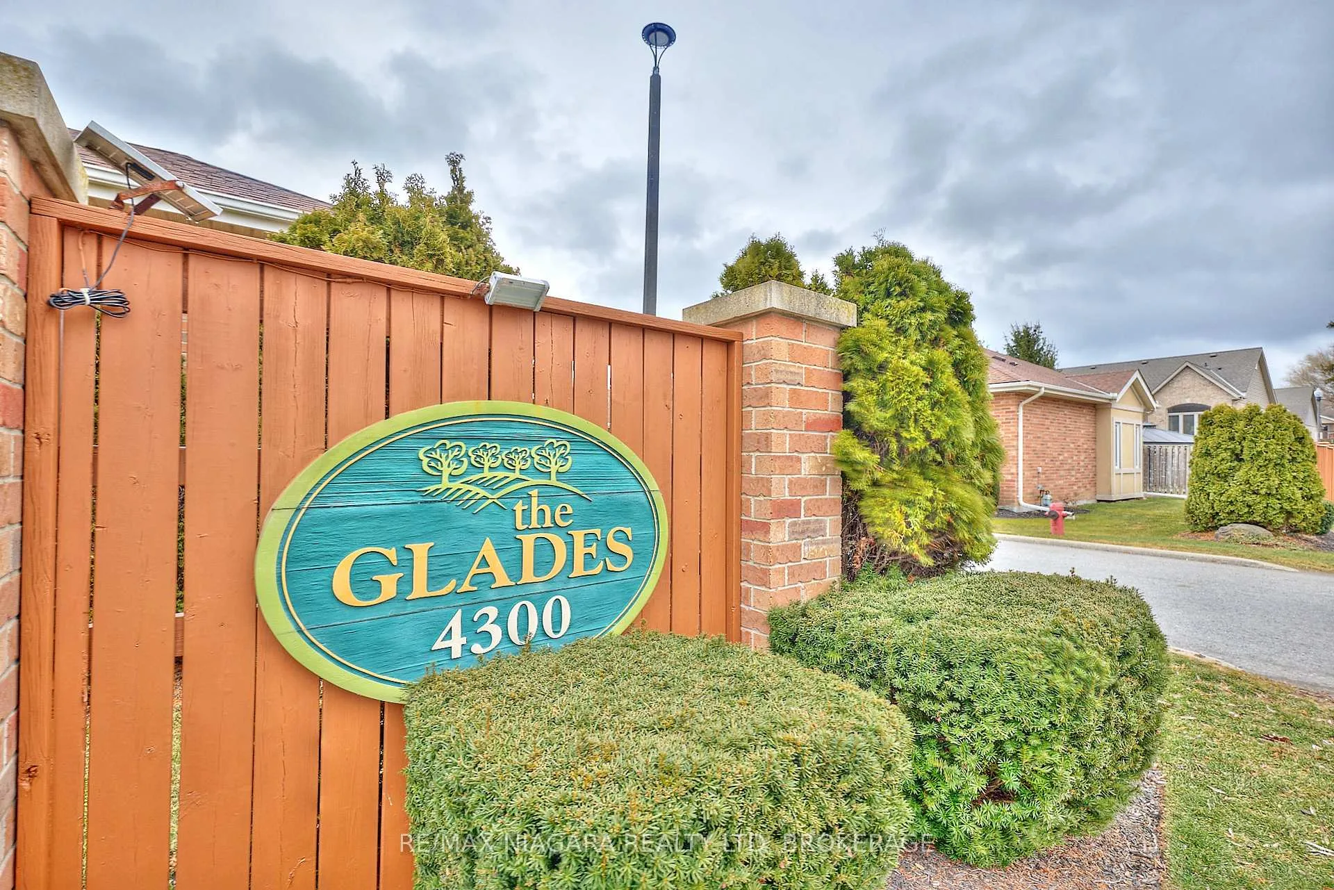 Photo 2 of Unit 10, 4300 Kalar Road, Niagara Falls, Ascot — HOMEH