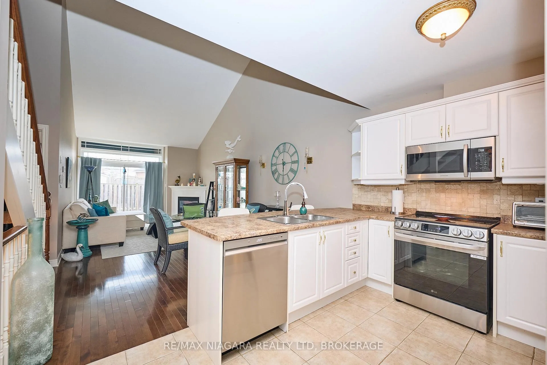 Photo 12 of Unit 10, 4300 Kalar Road, Niagara Falls, Ascot — HOMEH