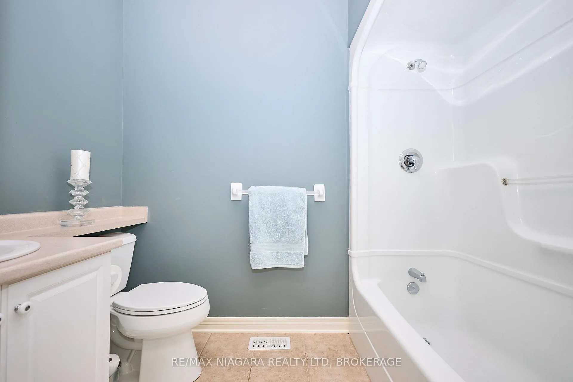 Photo 29 of Unit 10, 4300 Kalar Road, Niagara Falls, Ascot — HOMEH