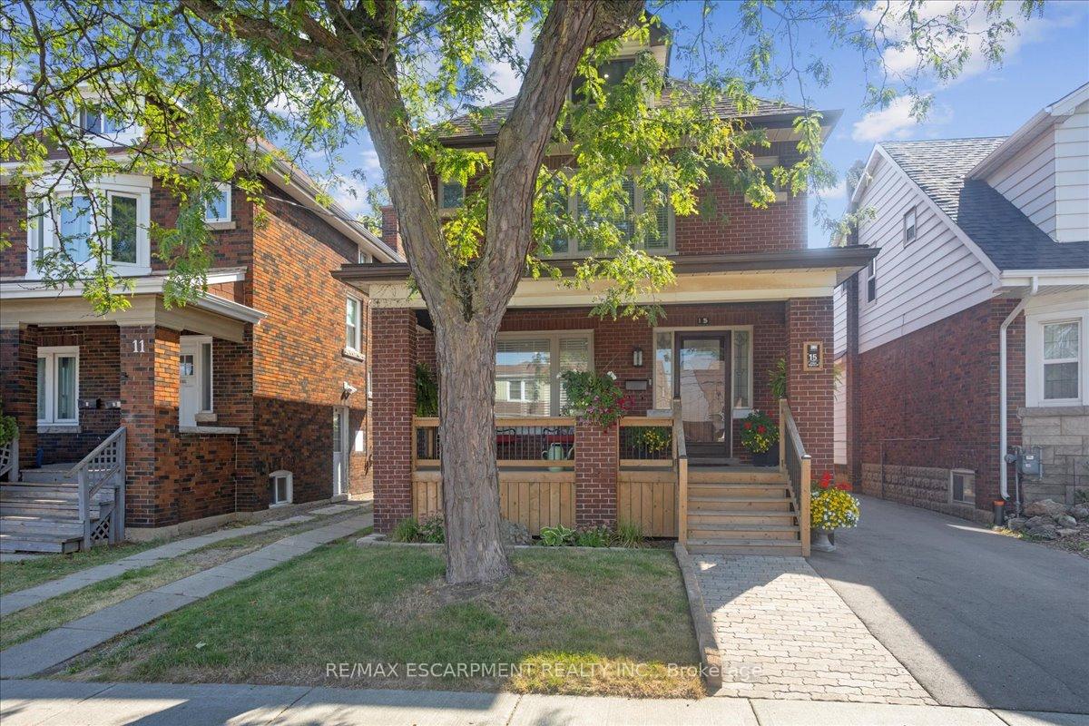 Front of 15 Ottawa Street S