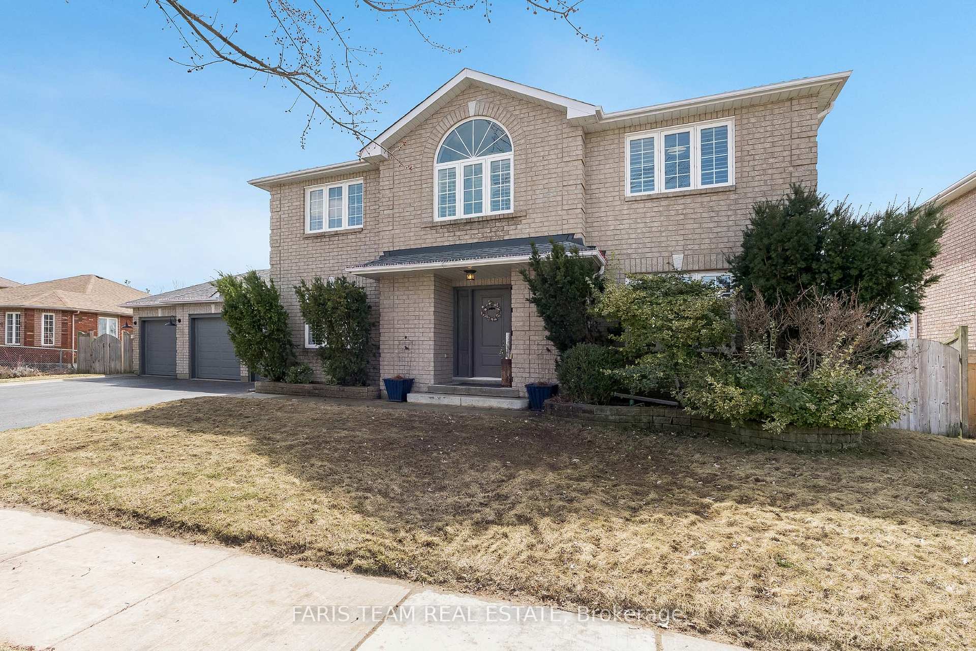 Photo 2 of 87 Silver Maple Crescent, Barrie, Holly — HOMEH
