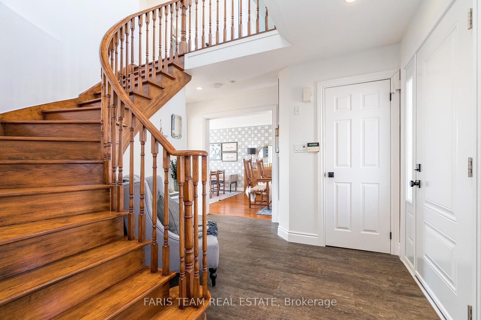 Photo 3 of 87 Silver Maple Crescent, Barrie, Holly — HOMEH