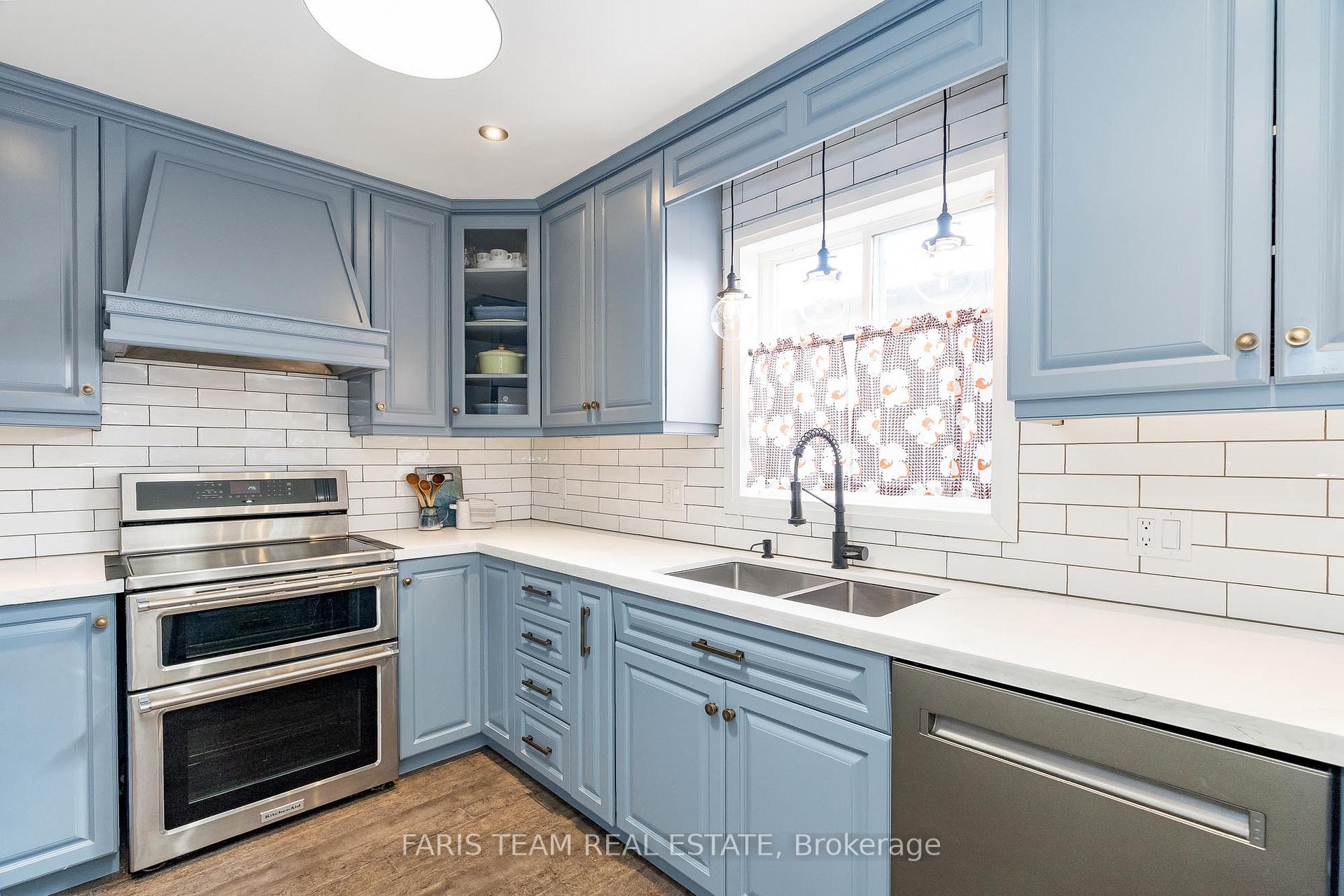 Photo 6 of 87 Silver Maple Crescent, Barrie, Holly — HOMEH