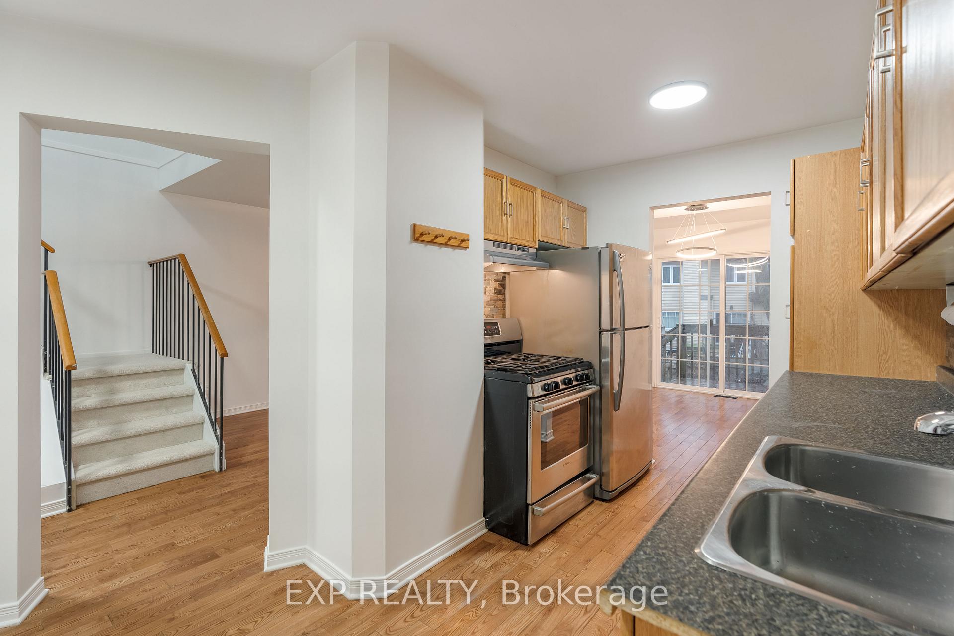 Photo 10 of 29 Bourne Street, Ottawa, Barrhaven - Cedargrove/Fraserdale — HOMEH