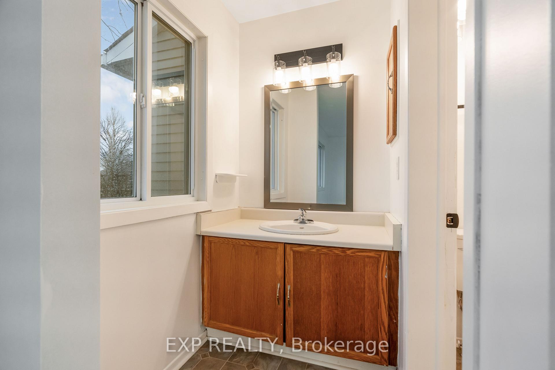 Photo 22 of 29 Bourne Street, Ottawa, Barrhaven - Cedargrove/Fraserdale — HOMEH