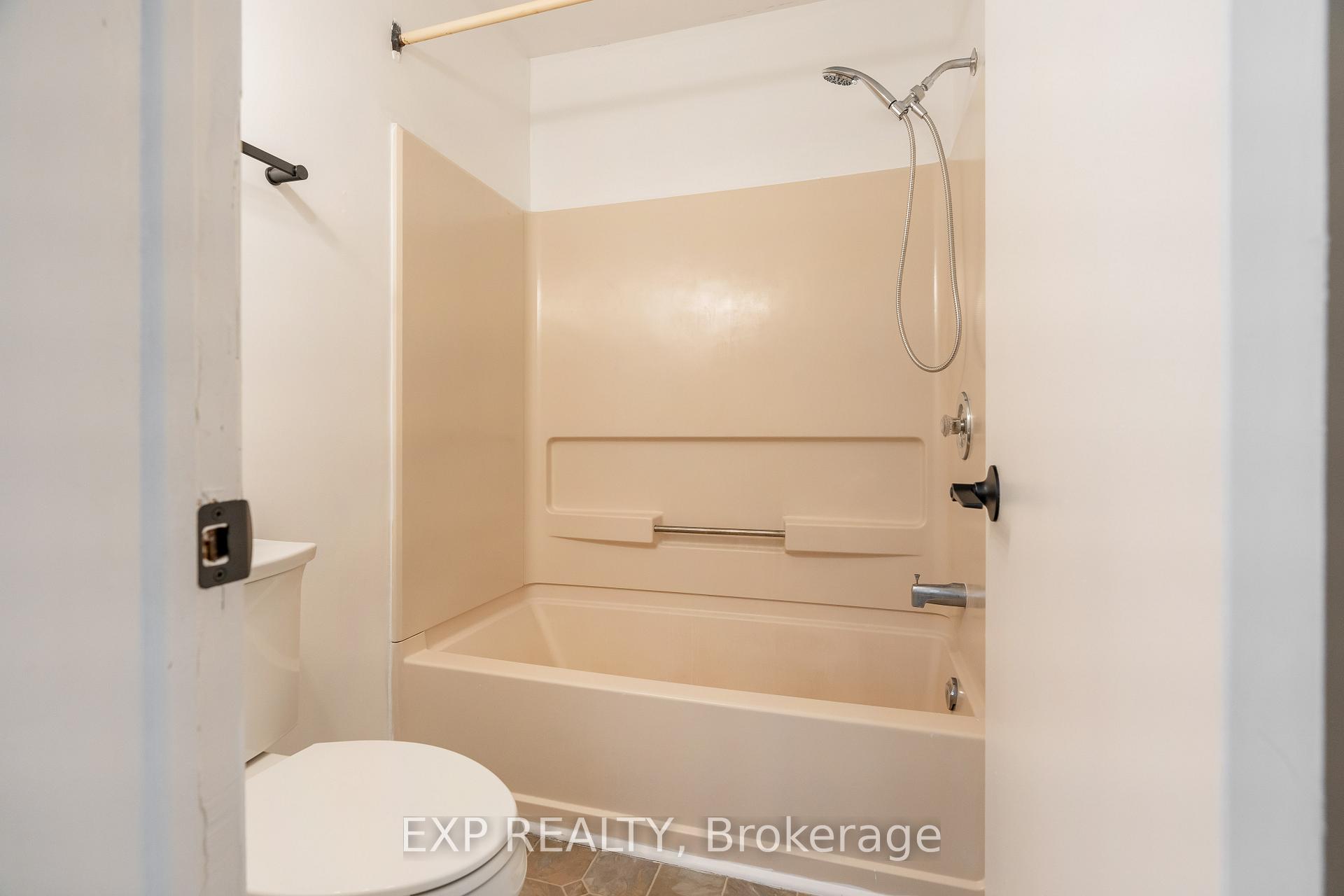 Photo 23 of 29 Bourne Street, Ottawa, Barrhaven - Cedargrove/Fraserdale — HOMEH