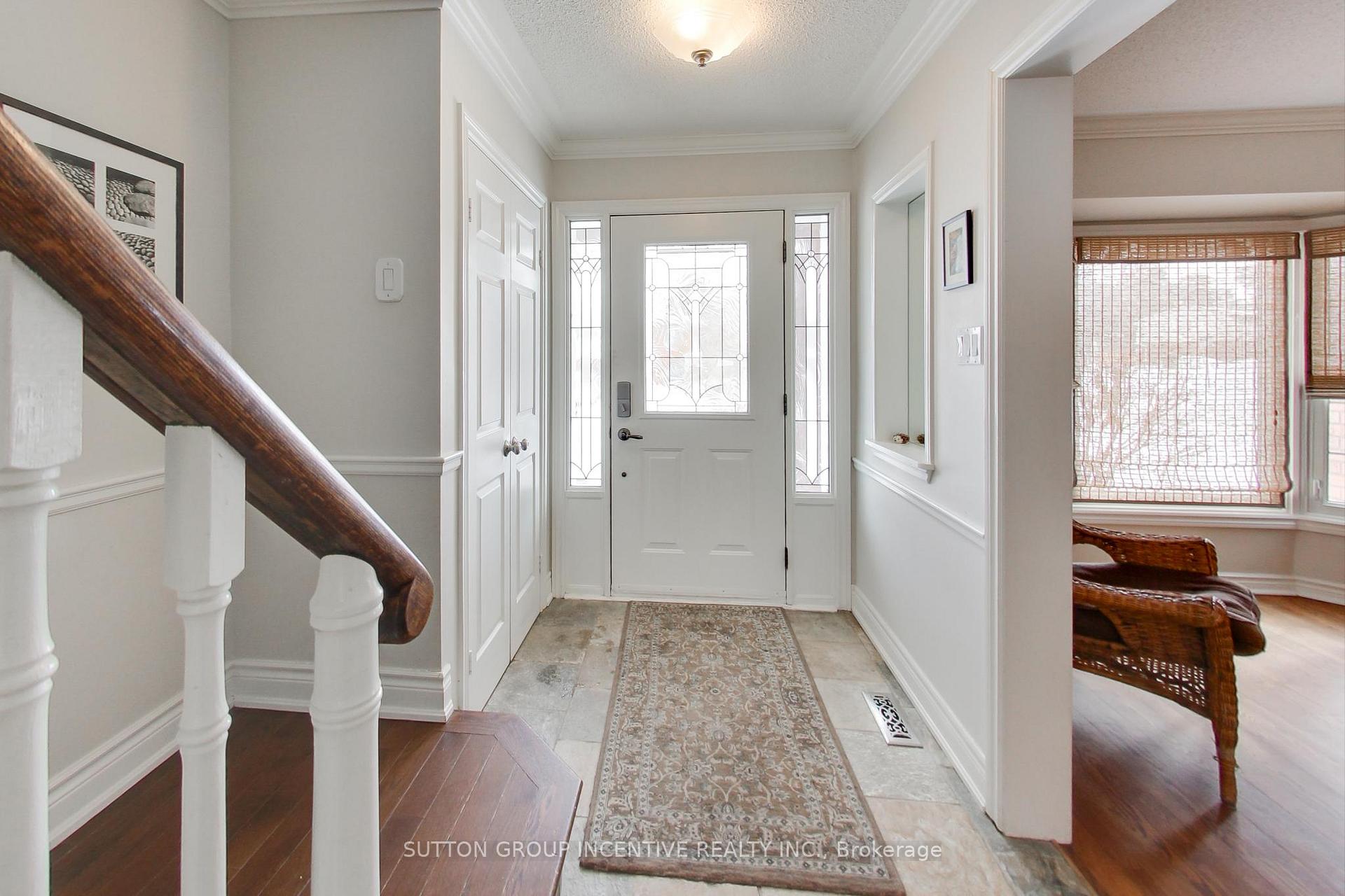 Photo 3 of 16 Byron Crescent, Barrie, Allandale Heights — HOMEH