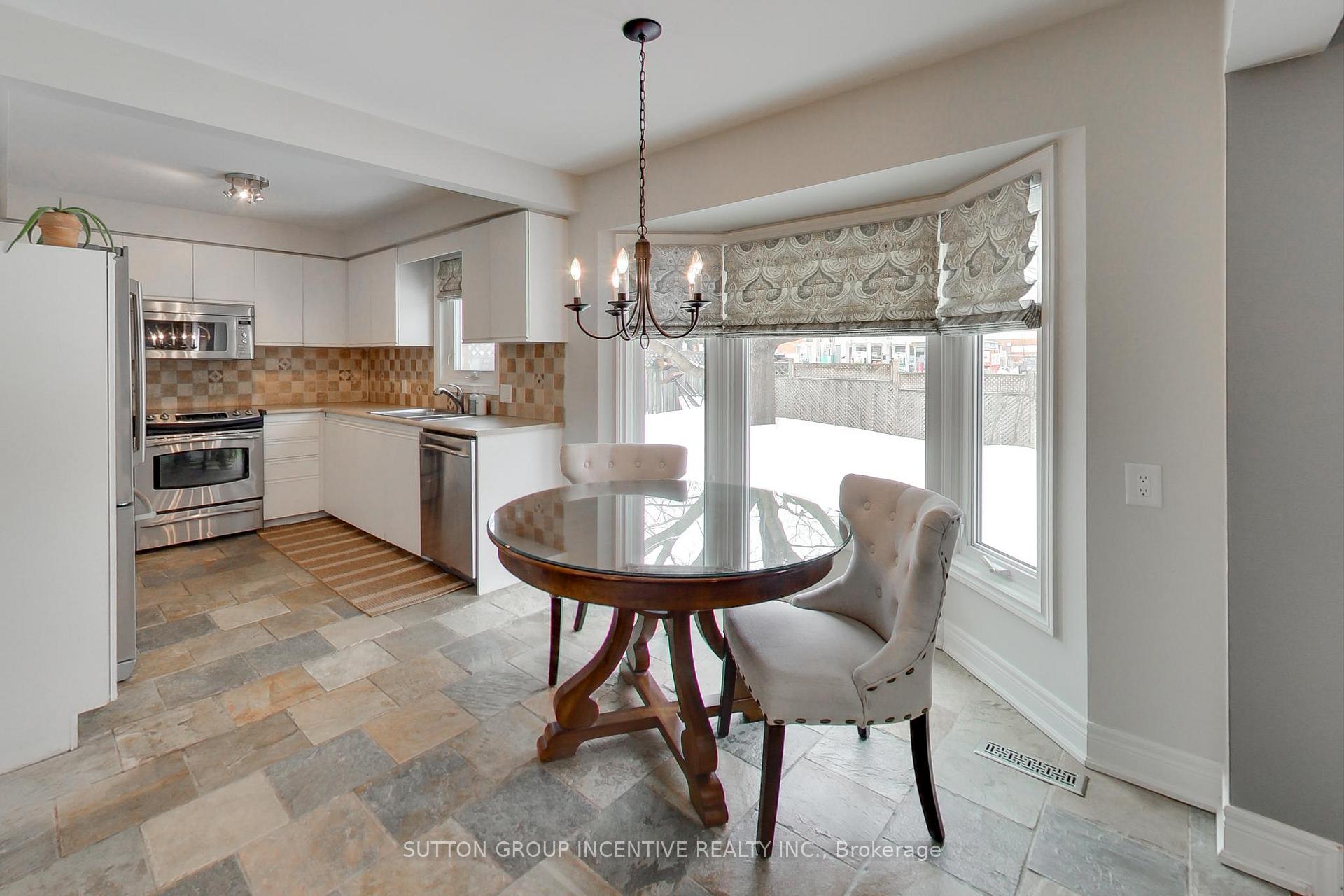 Photo 9 of 16 Byron Crescent, Barrie, Allandale Heights — HOMEH