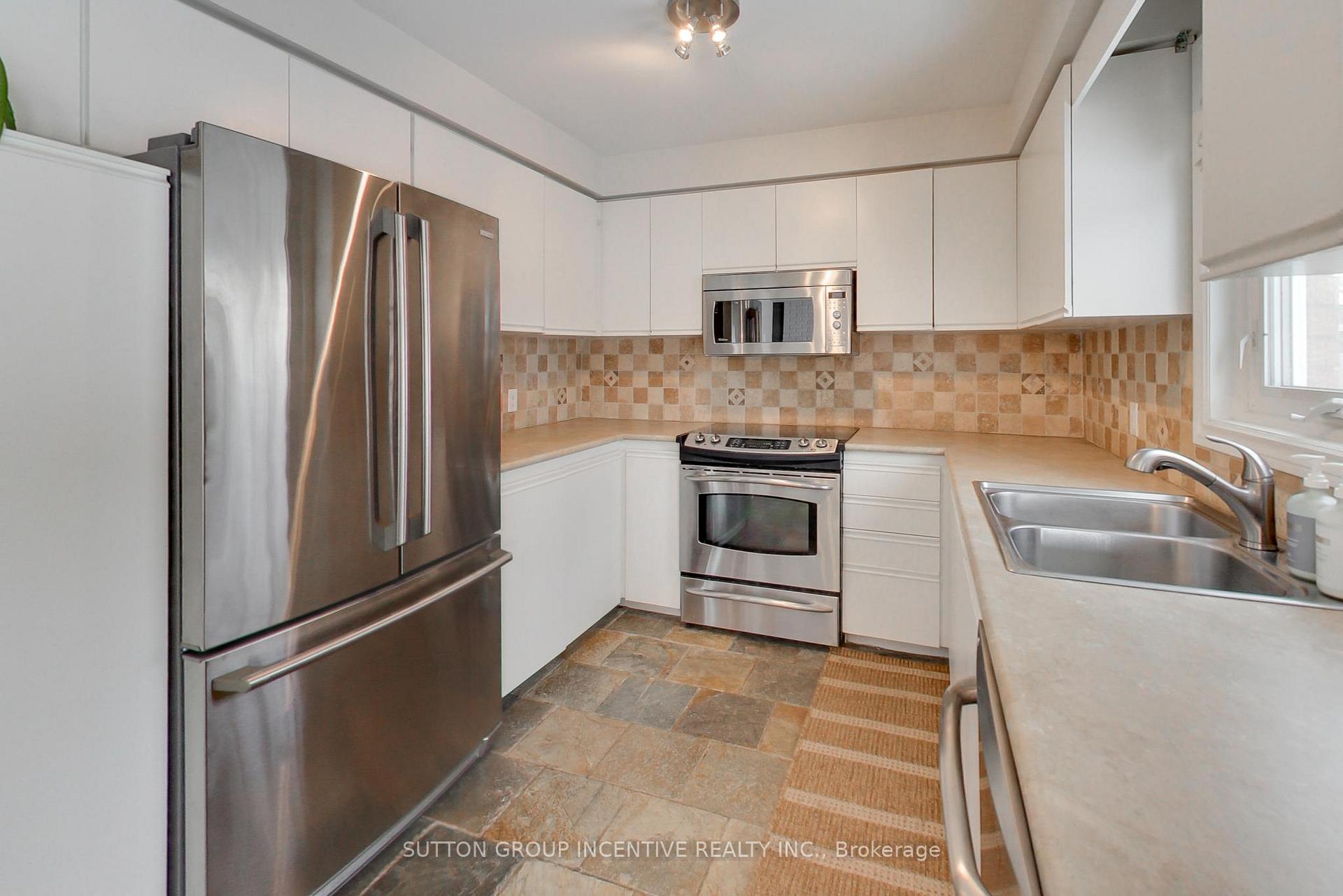 Photo 10 of 16 Byron Crescent, Barrie, Allandale Heights — HOMEH
