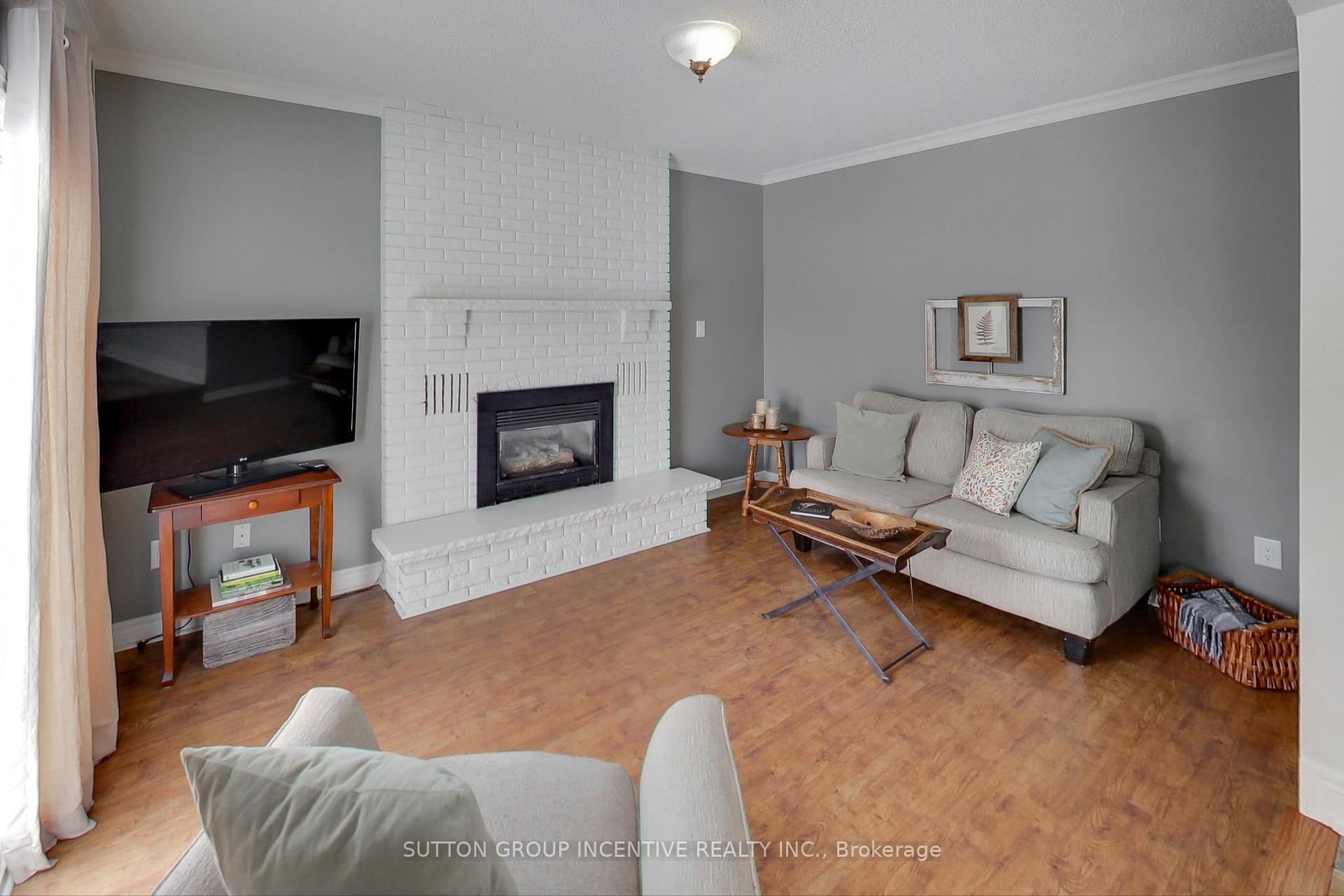 Photo 12 of 16 Byron Crescent, Barrie, Allandale Heights — HOMEH