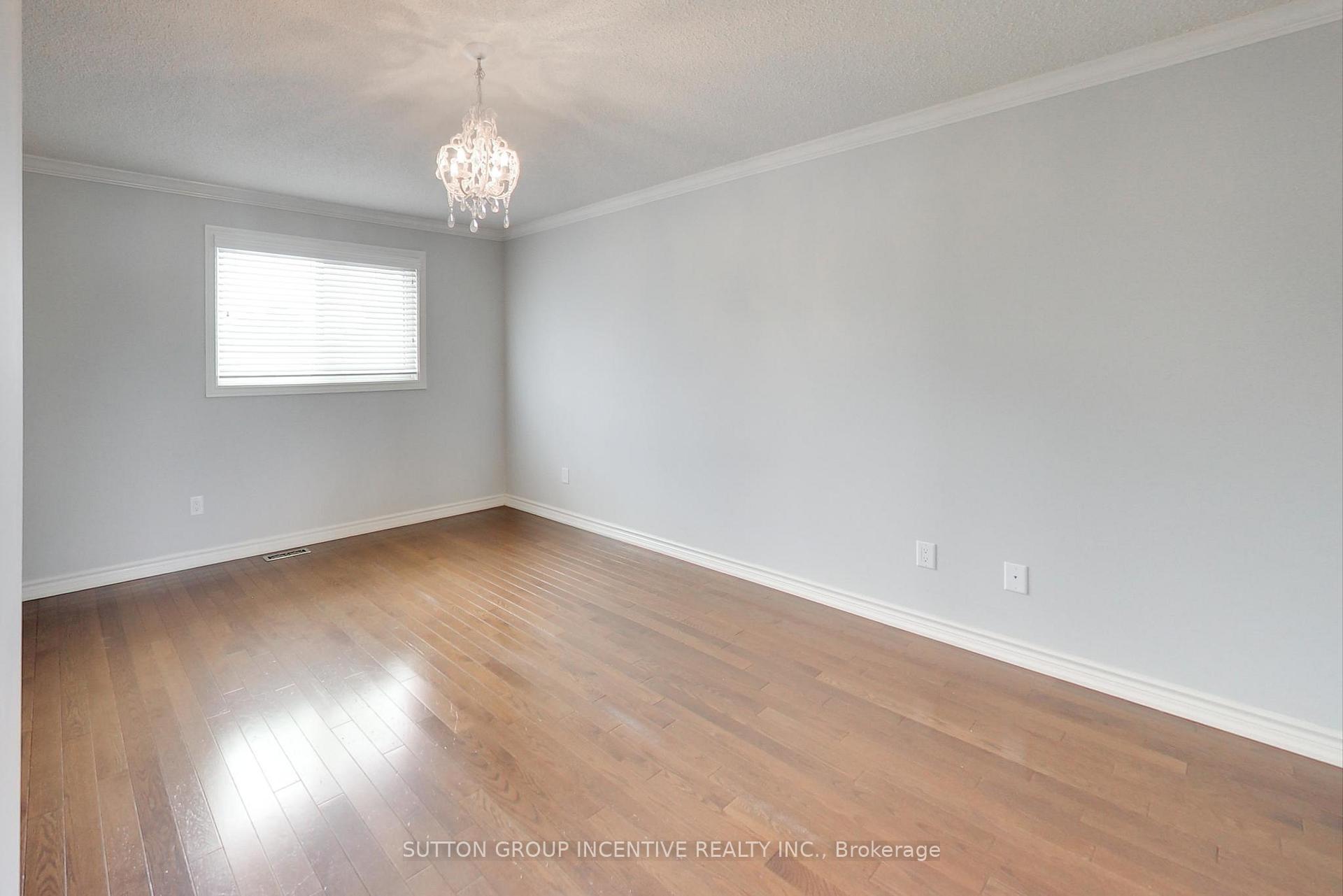 Photo 17 of 16 Byron Crescent, Barrie, Allandale Heights — HOMEH