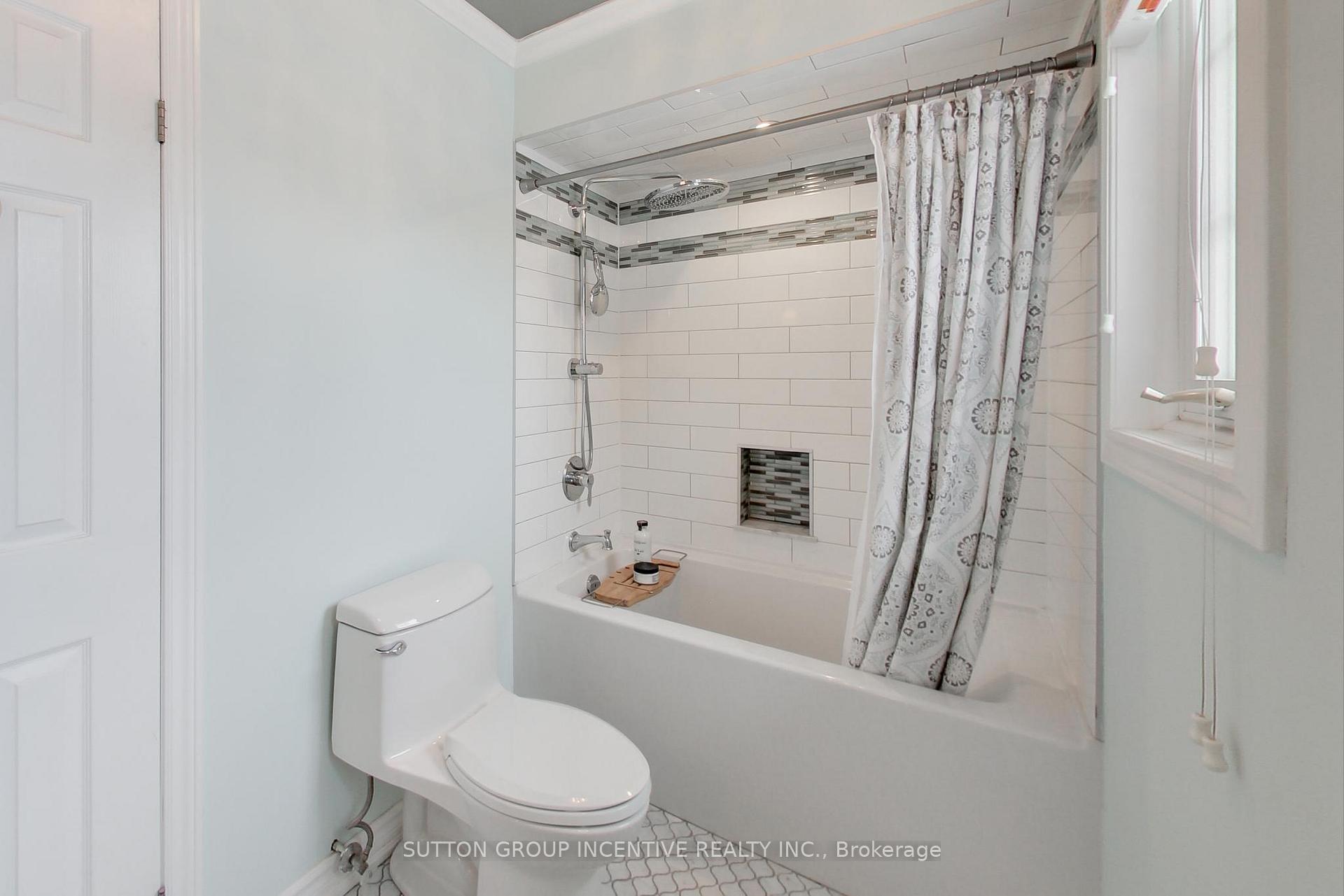 Photo 21 of 16 Byron Crescent, Barrie, Allandale Heights — HOMEH