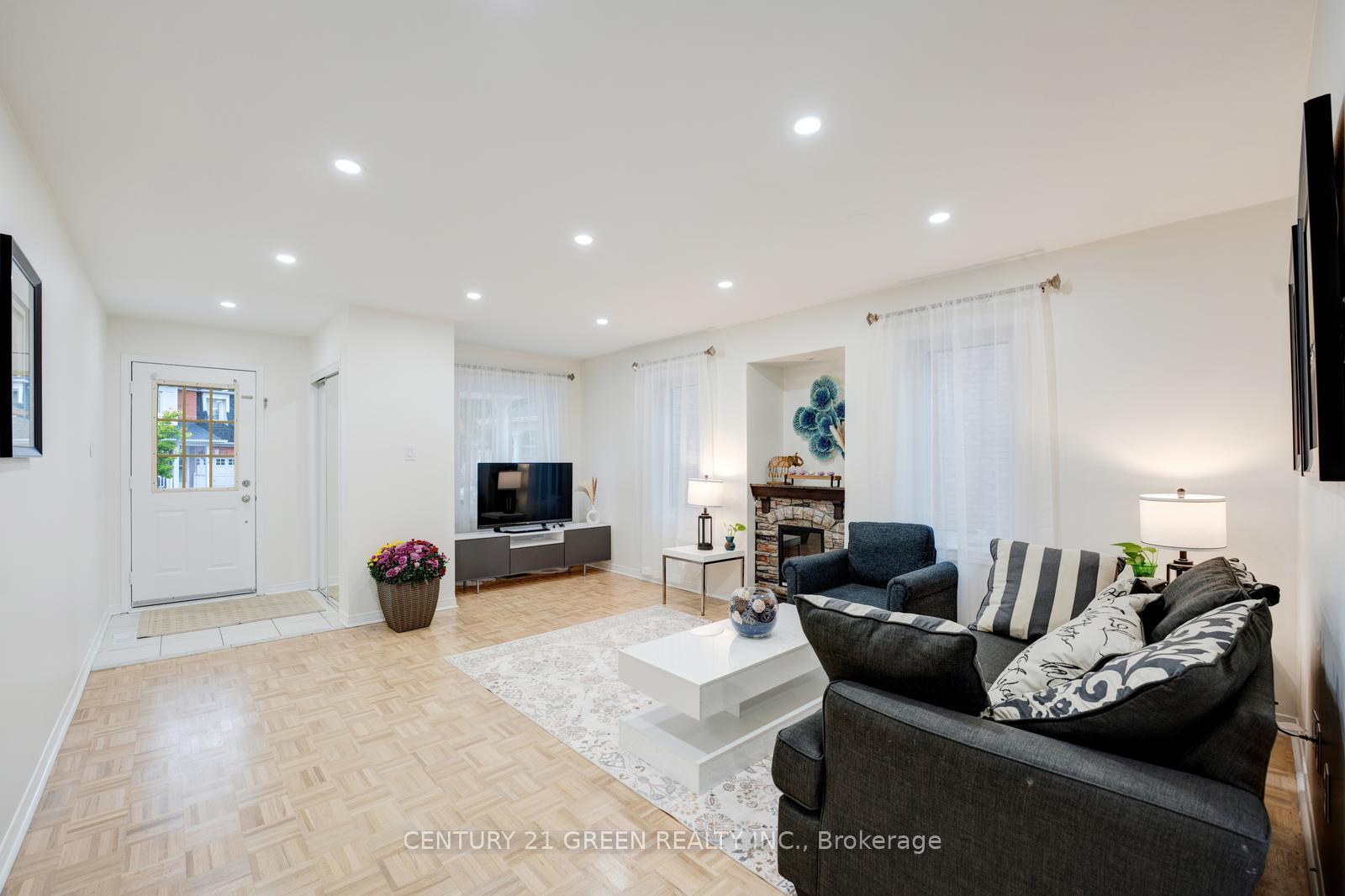 Photo 4 of 62 Saintsbury Crescent, Brampton, Sandringham-Wellington — HOMEH