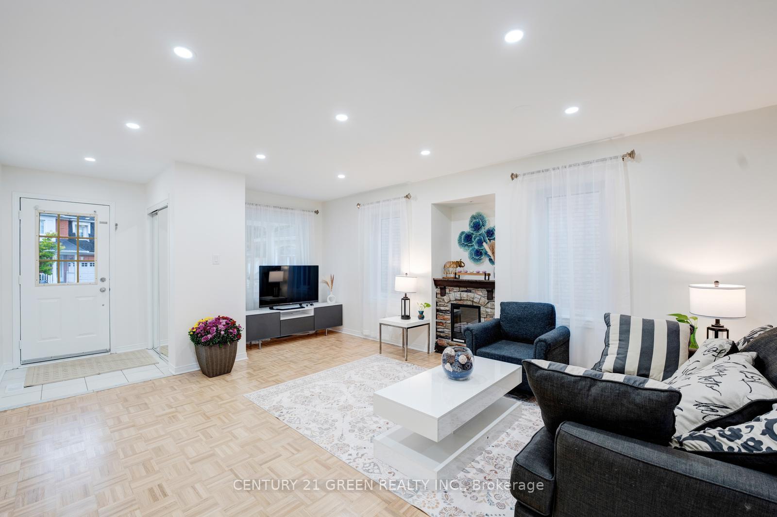 Photo 5 of 62 Saintsbury Crescent, Brampton, Sandringham-Wellington — HOMEH