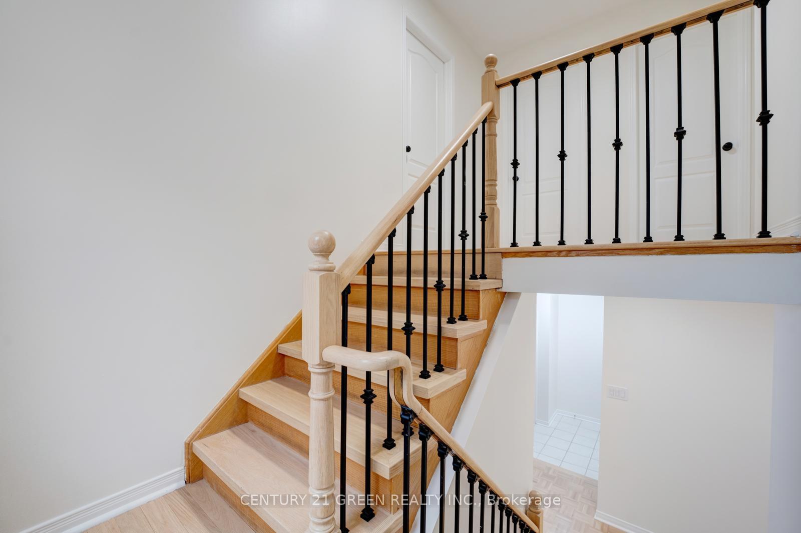 Photo 12 of 62 Saintsbury Crescent, Brampton, Sandringham-Wellington — HOMEH
