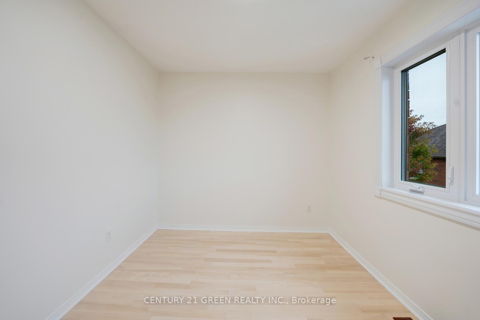 Photo 14 of 62 Saintsbury Crescent, Brampton, Sandringham-Wellington — HOMEH