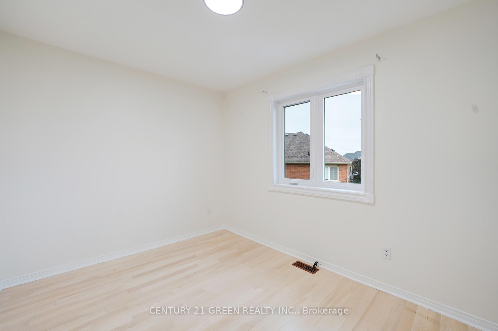 Photo 17 of 62 Saintsbury Crescent, Brampton, Sandringham-Wellington — HOMEH
