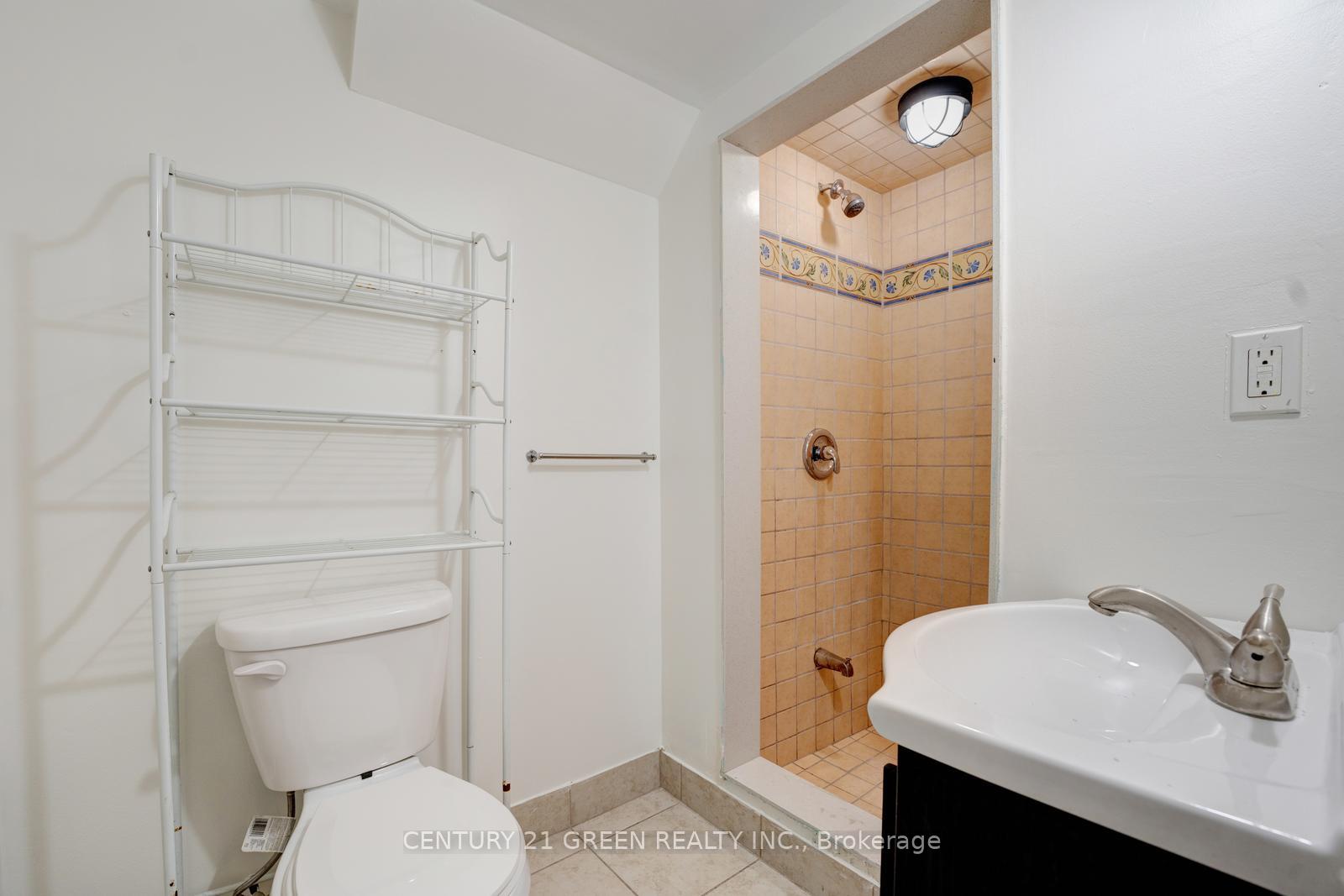 Photo 32 of 62 Saintsbury Crescent, Brampton, Sandringham-Wellington — HOMEH