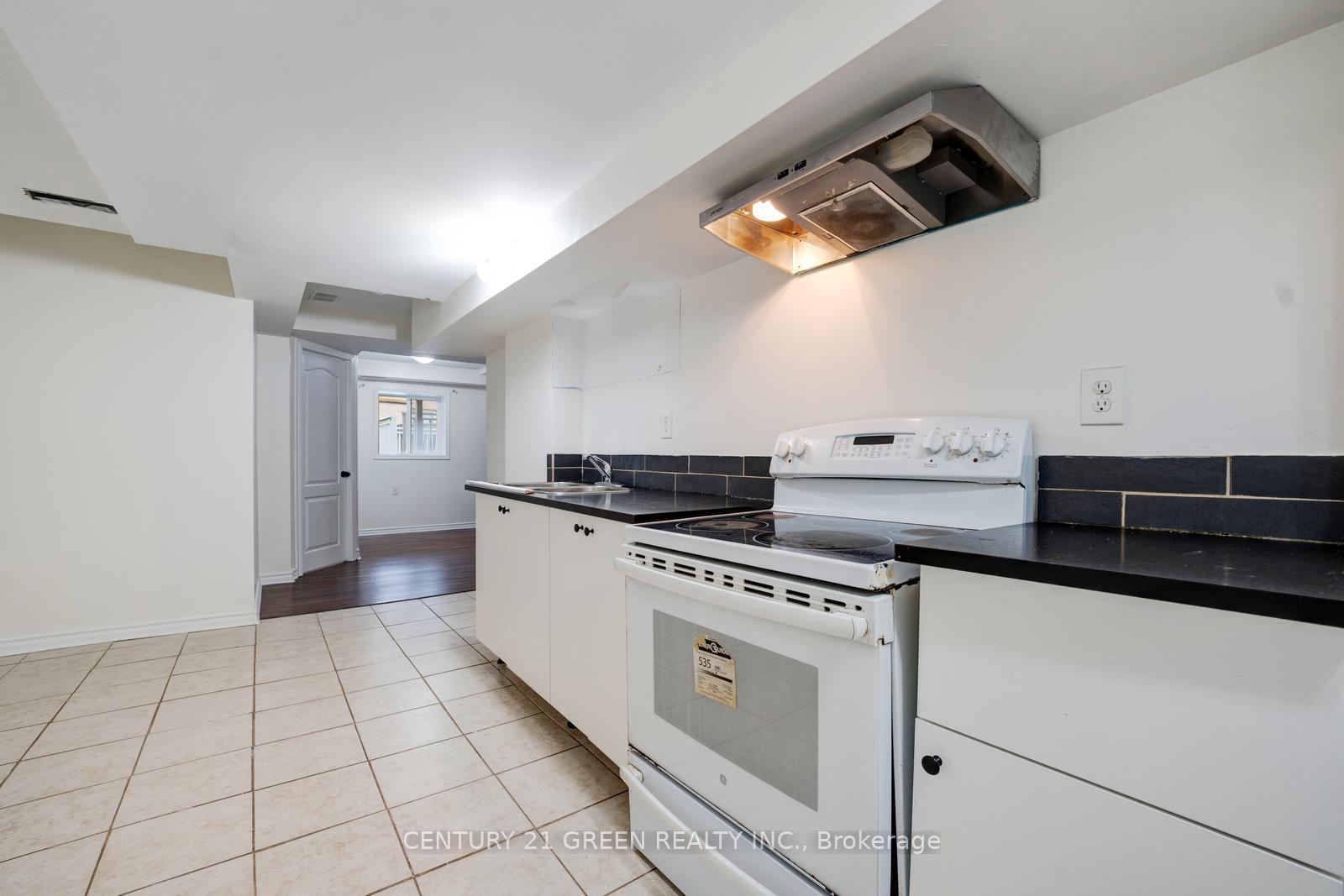 Photo 38 of 62 Saintsbury Crescent, Brampton, Sandringham-Wellington — HOMEH